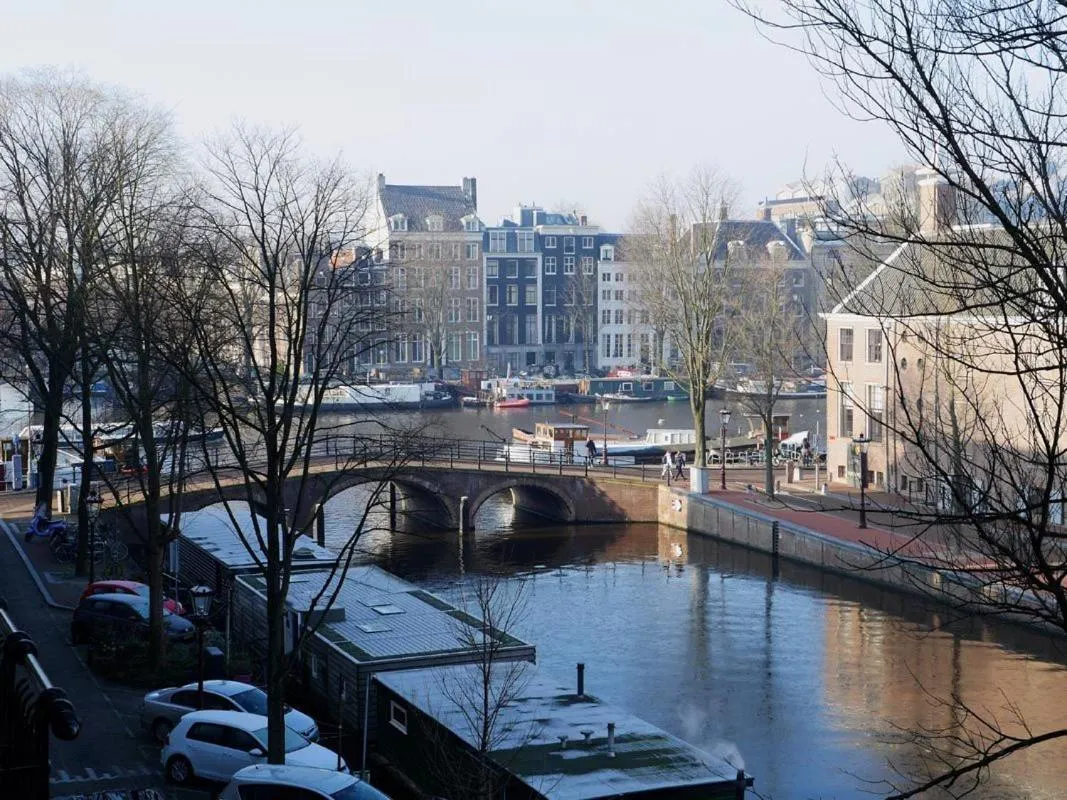 Day in Hotel Adolesce