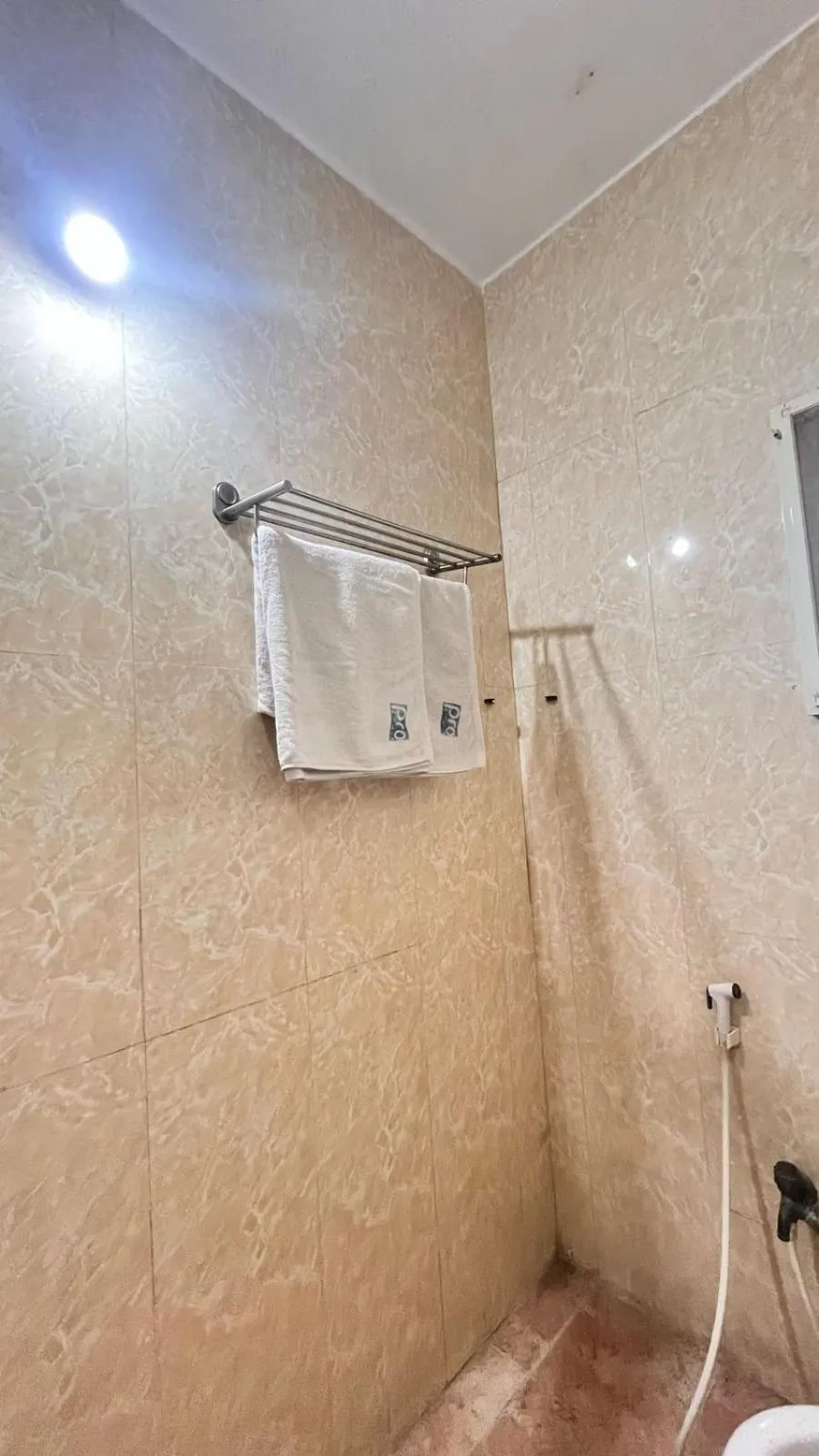 Shower in Comfort Park Inn (Unit of Prohotel)