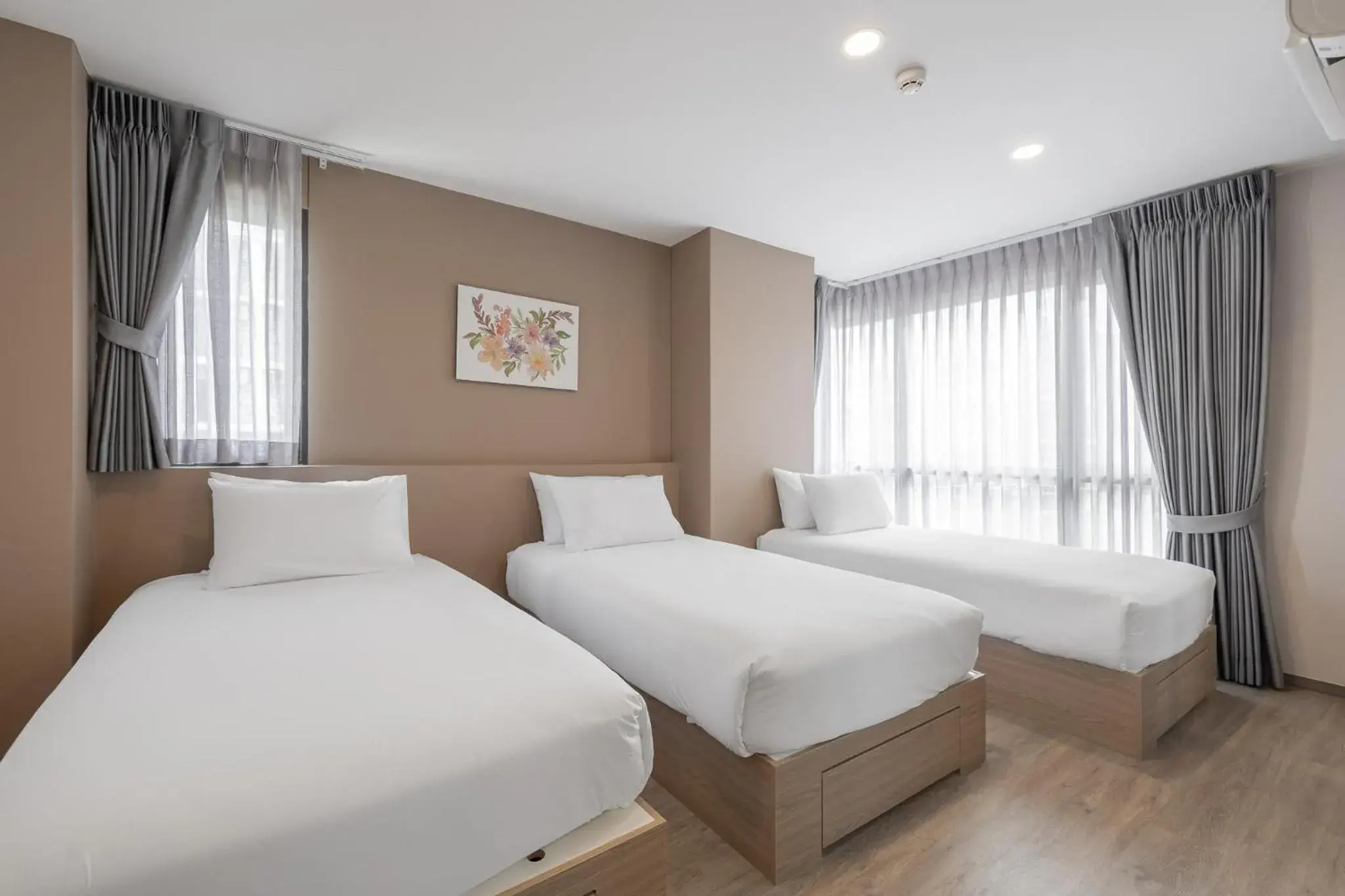 Standard Triple Room in Salaya One Hotel & Service Apartment Standard Triple Room in Salaya One Hotel & Service Apartment