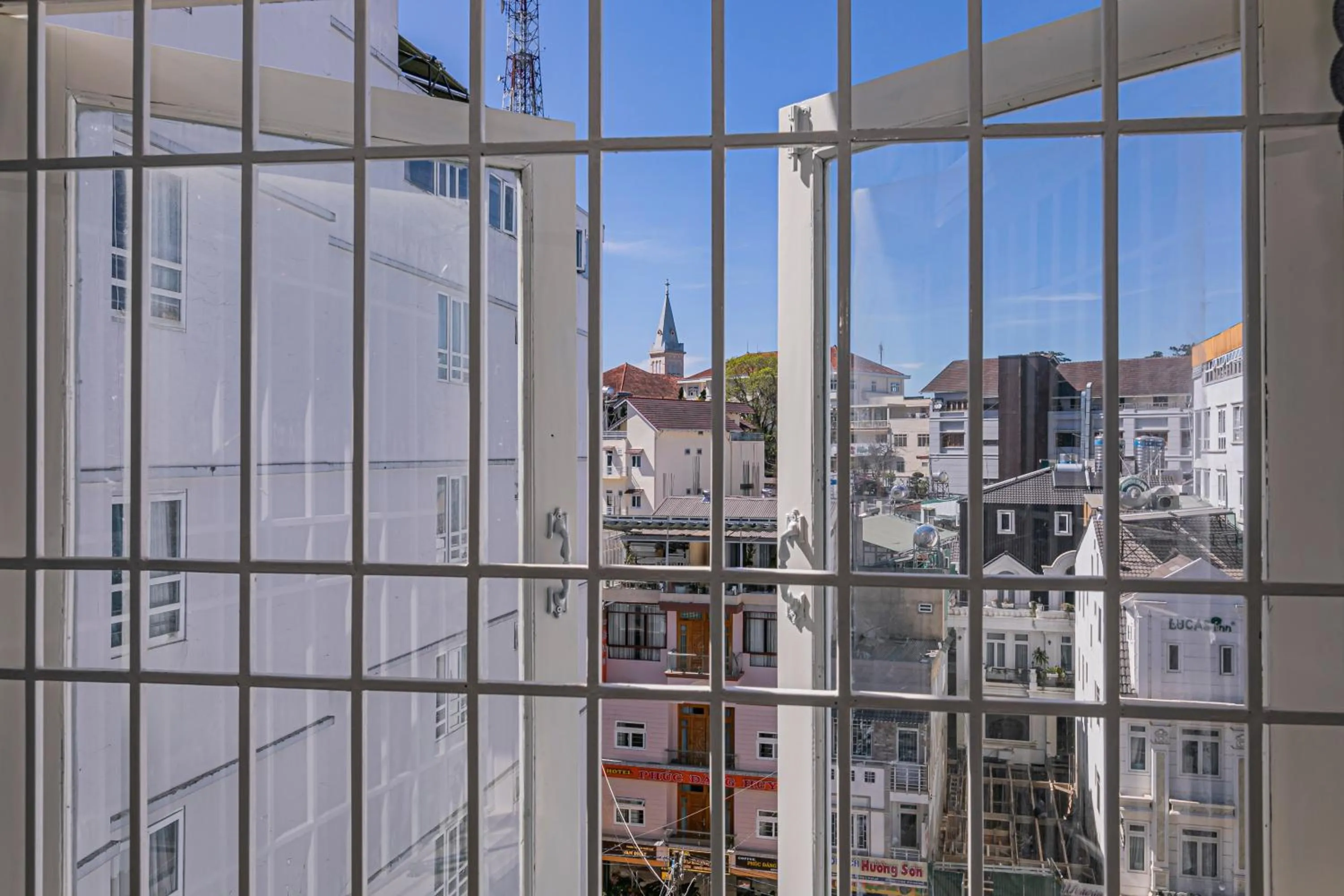 Neighbourhood in Thang Lap Hotel