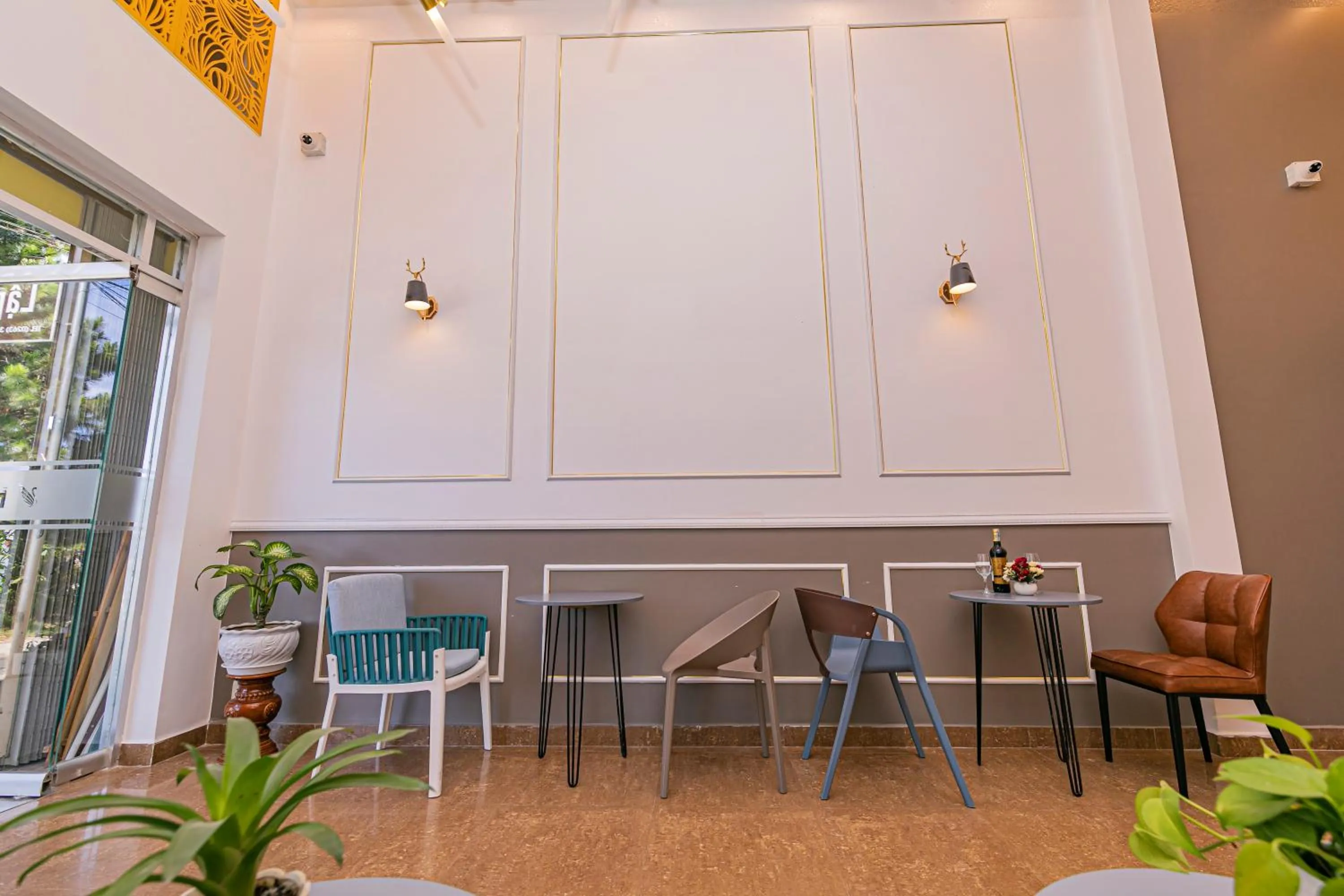 Patio in Thang Lap Hotel