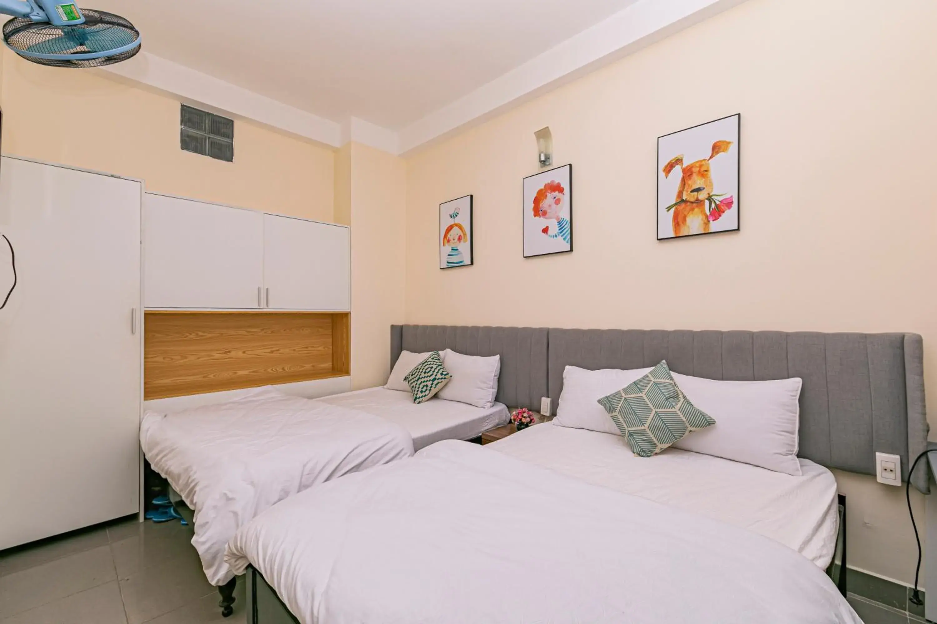 Quadruple Room with Shower in Thang Lap Hotel Quadruple Room with Shower in Thang Lap Hotel