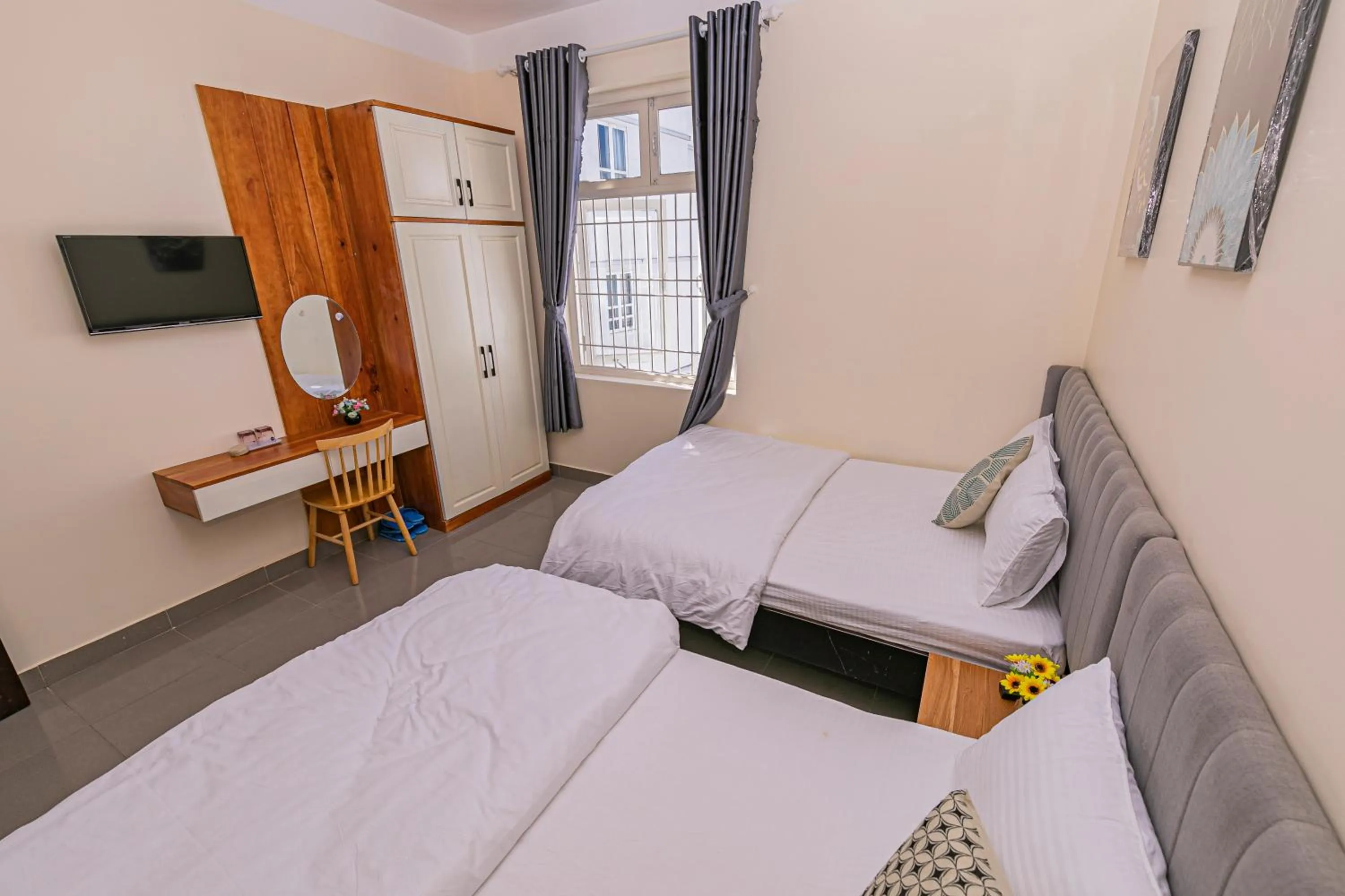 Photo of the whole room, Bed in Thang Lap Hotel