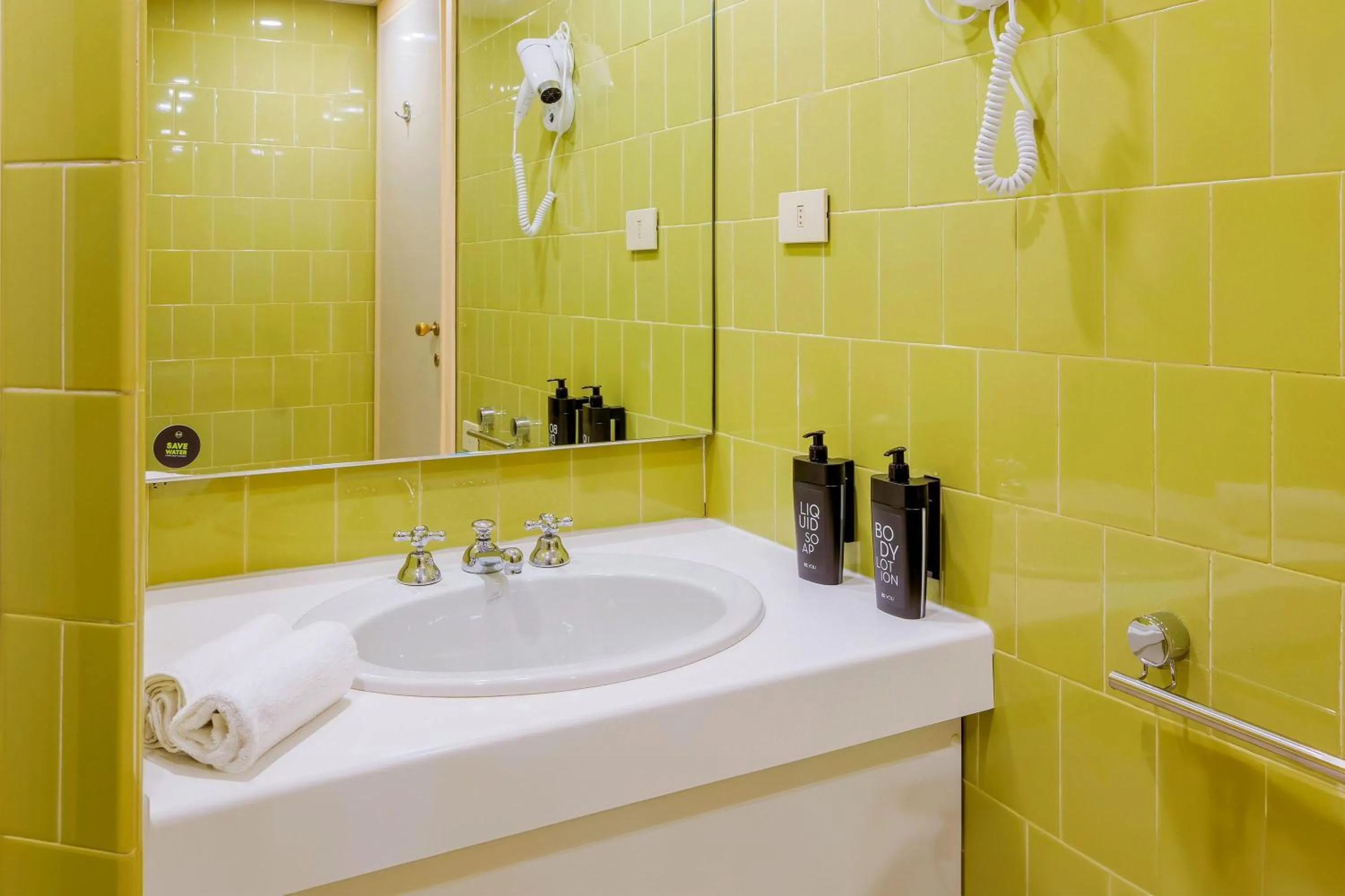 Bathroom in B&B HOTEL Fabriano Janus