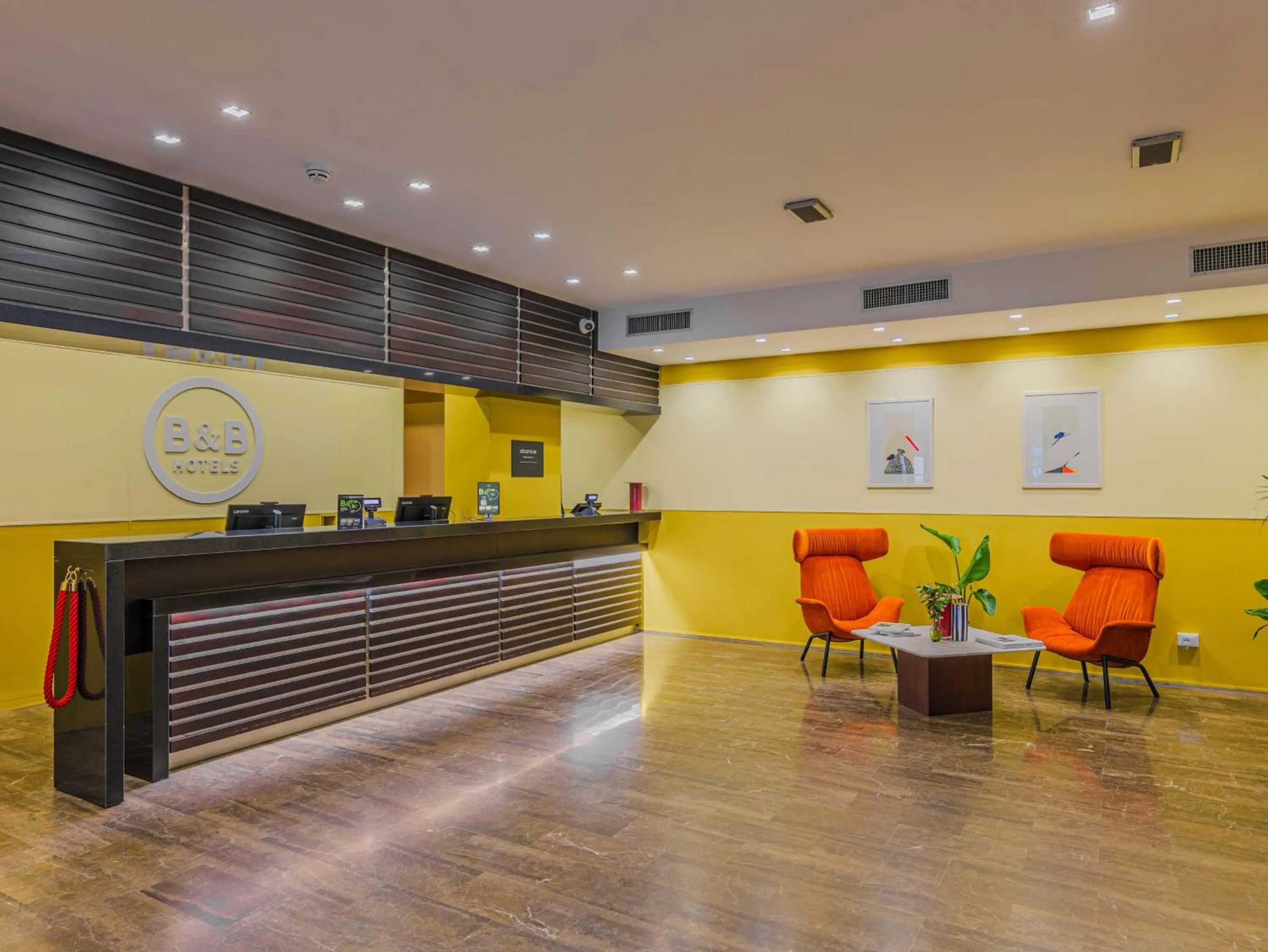 Lobby or reception in B&B HOTEL Fabriano Janus