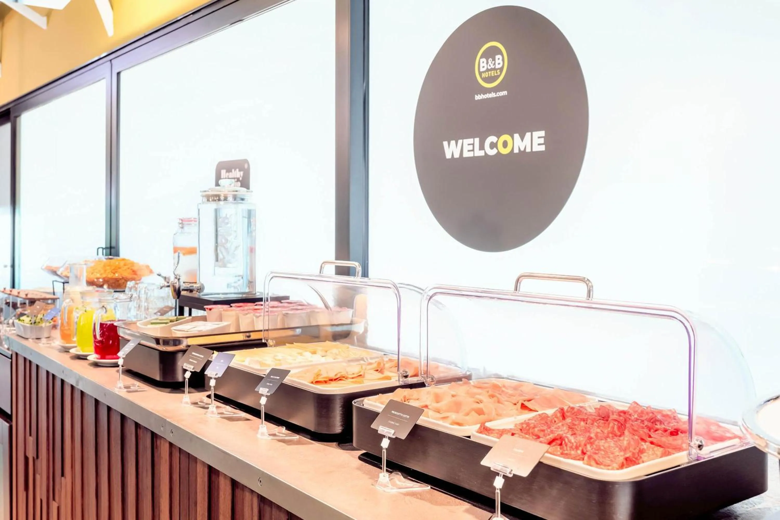 Restaurant/places to eat in B&B HOTEL Fabriano Janus