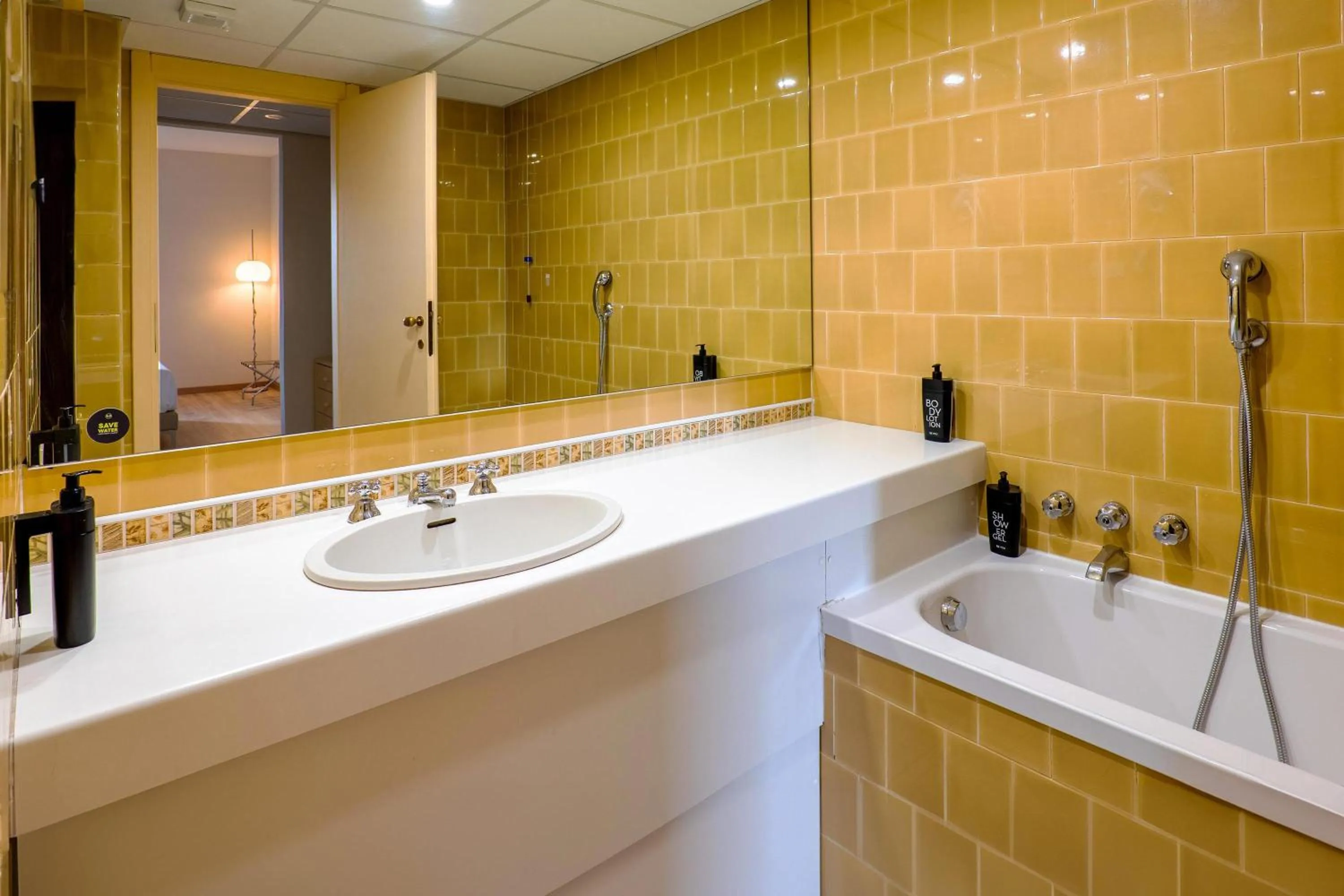 Bathroom in B&B HOTEL Fabriano Janus