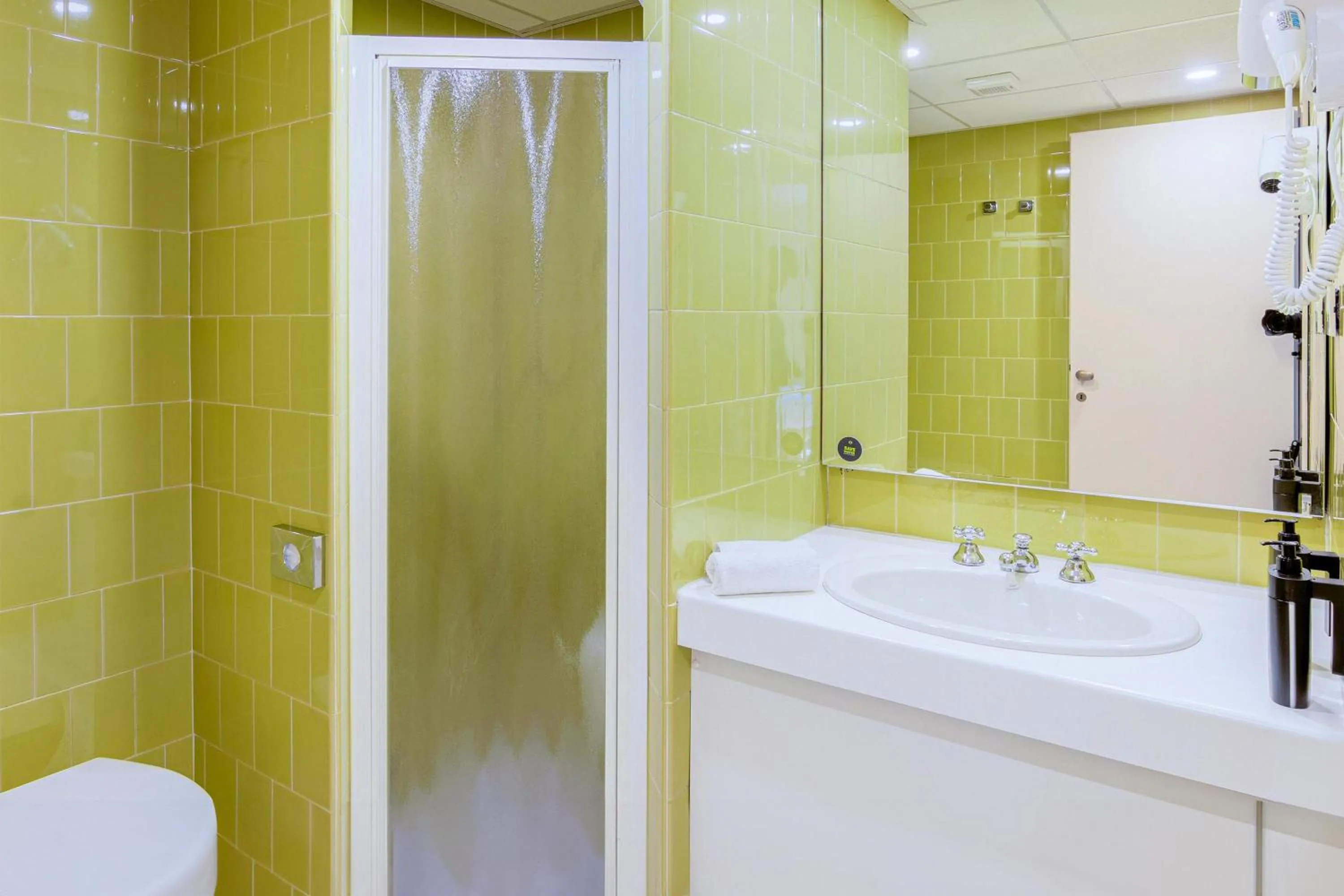 Bathroom in B&B HOTEL Fabriano Janus