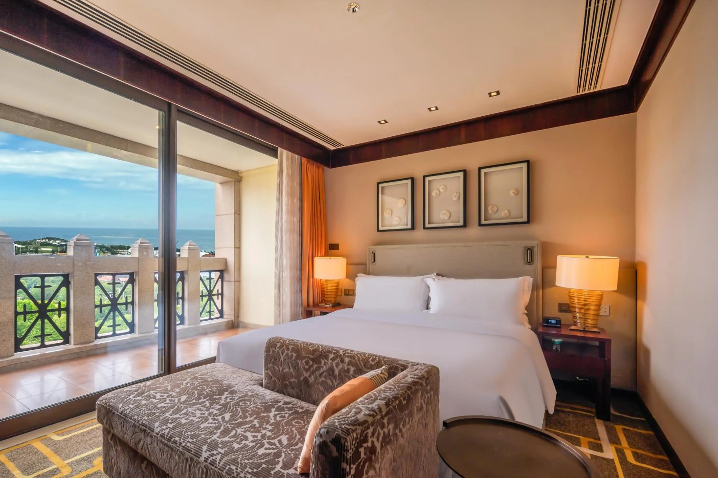Property building, Bed in Hilton Qingdao Golden Beach