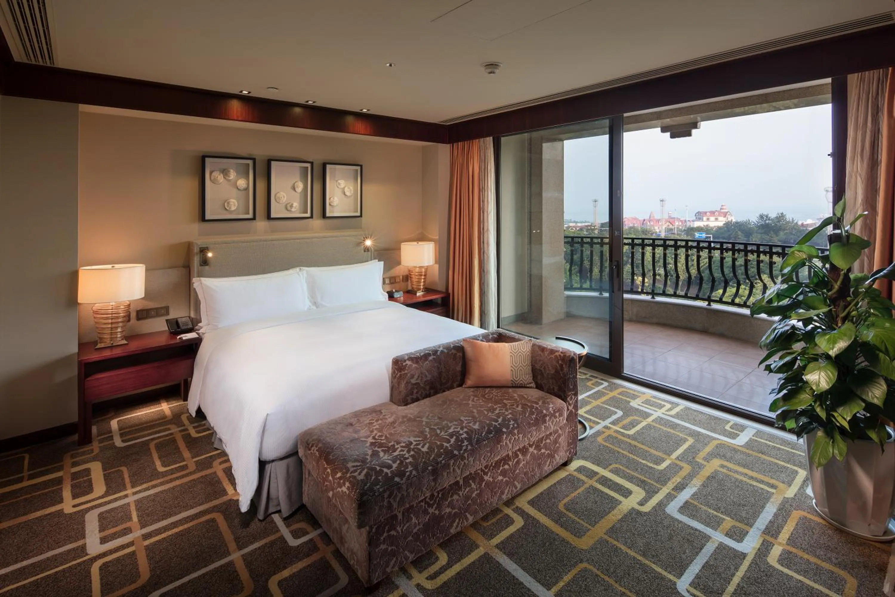 Bed in Hilton Qingdao Golden Beach