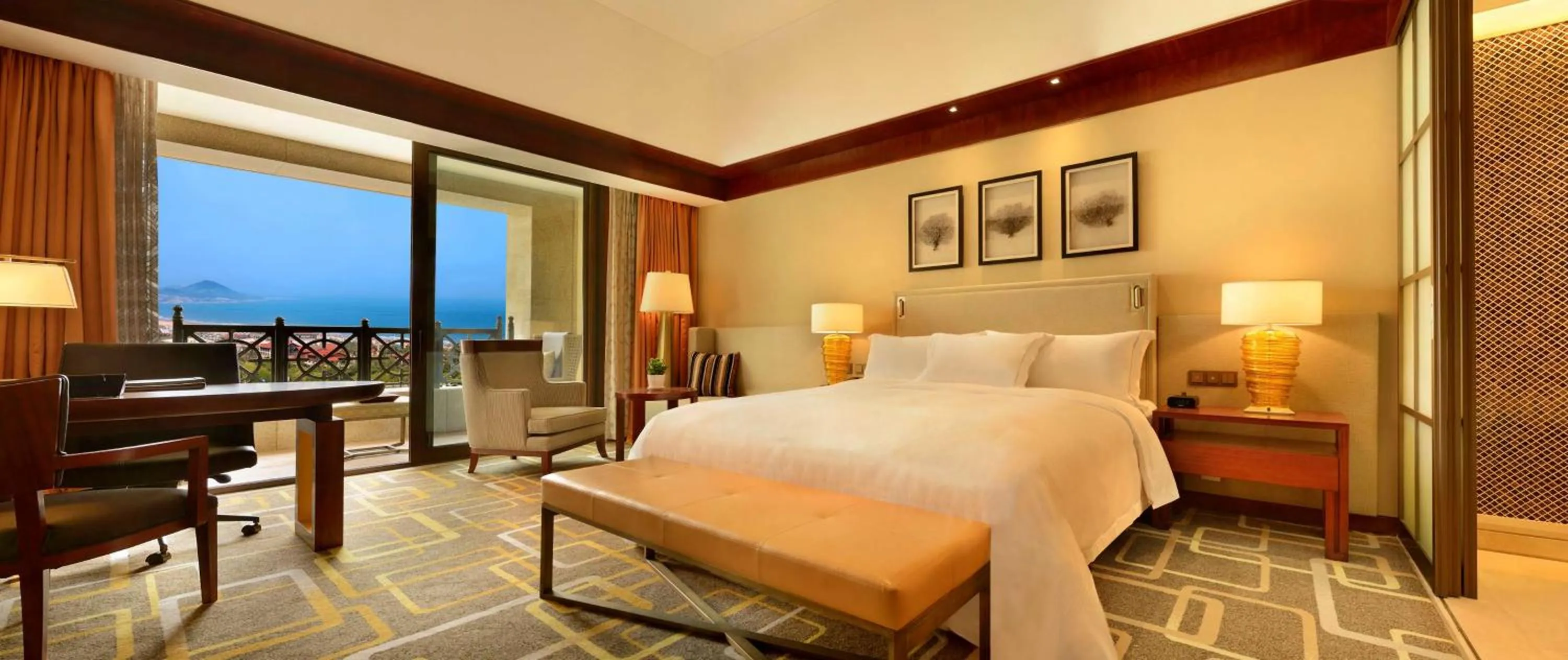 Bed in Hilton Qingdao Golden Beach