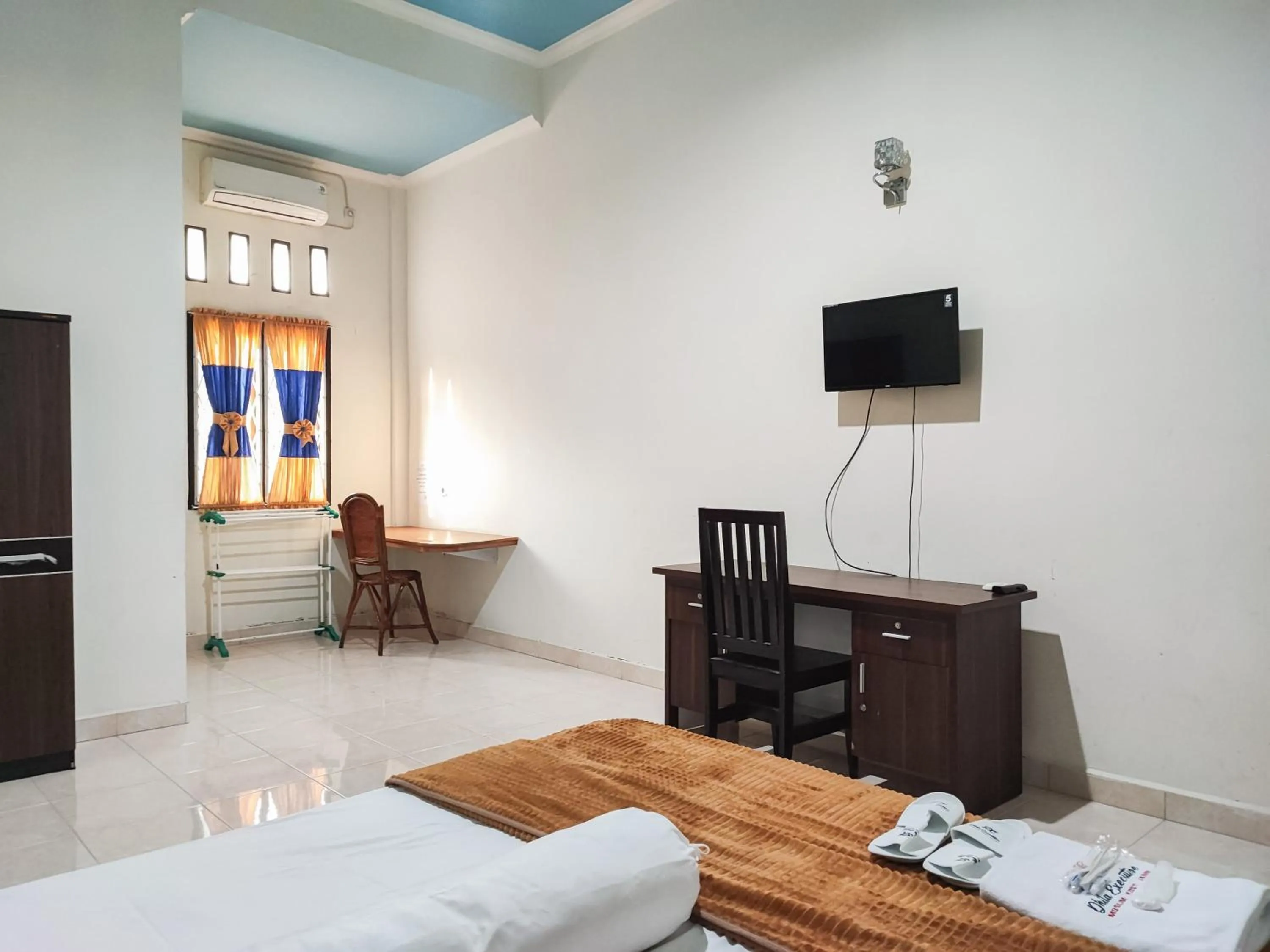 Bed in RedDoorz Plus Syariah near Simpang Rimbo Jambi 2