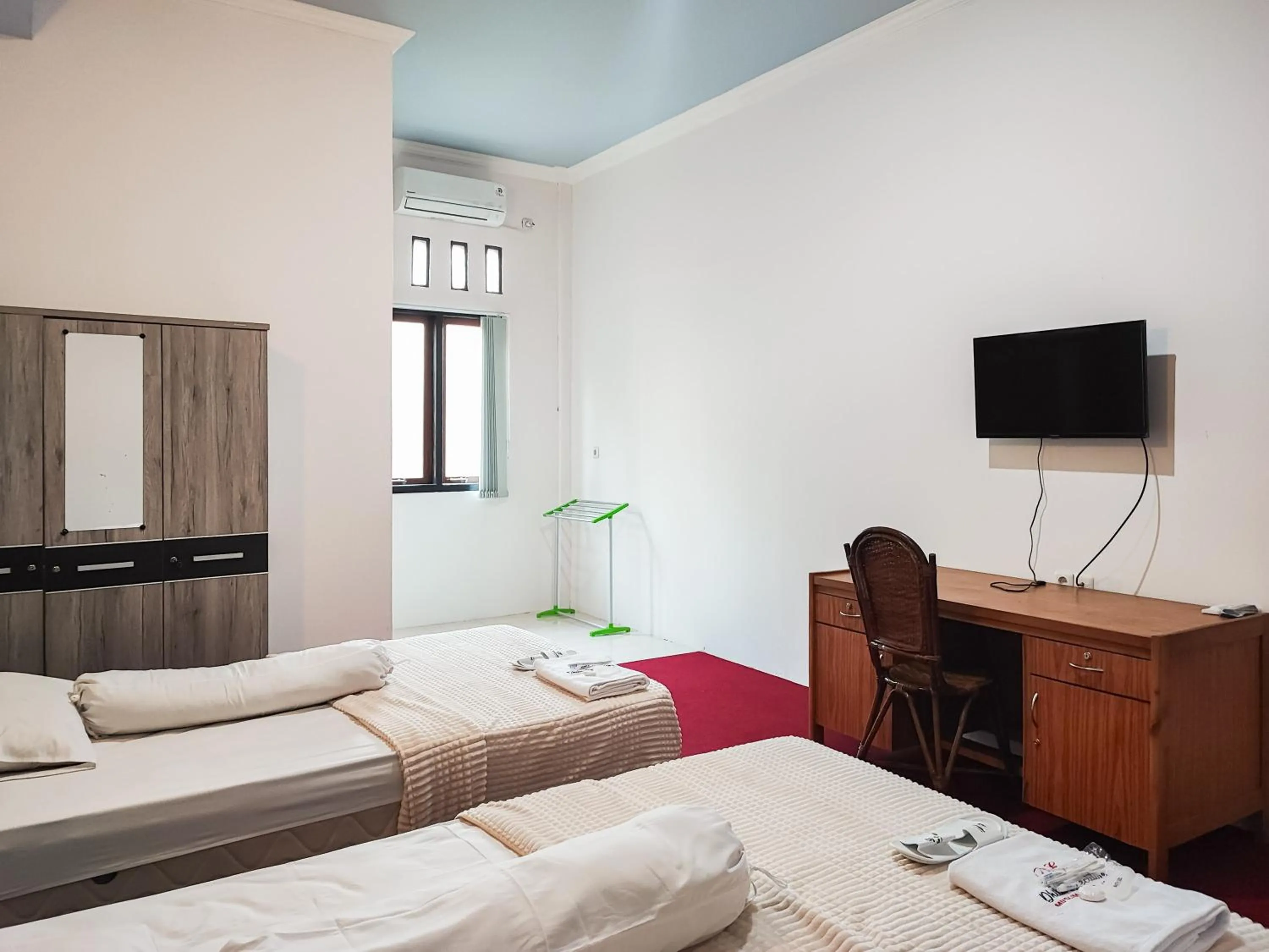 Bed in RedDoorz Plus Syariah near Simpang Rimbo Jambi 2