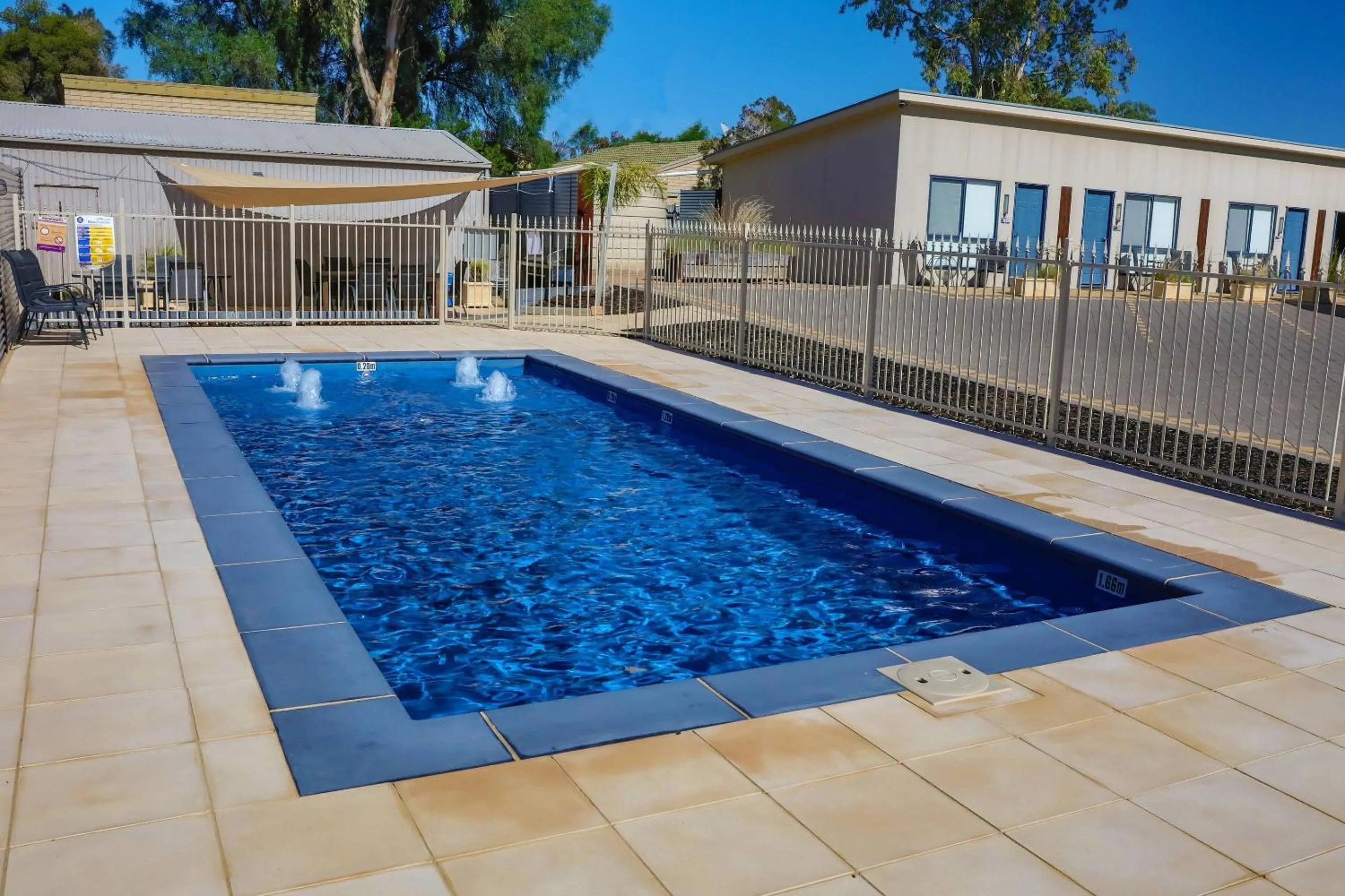 Swimming pool in Comfort Inn & Suites Augusta Westside