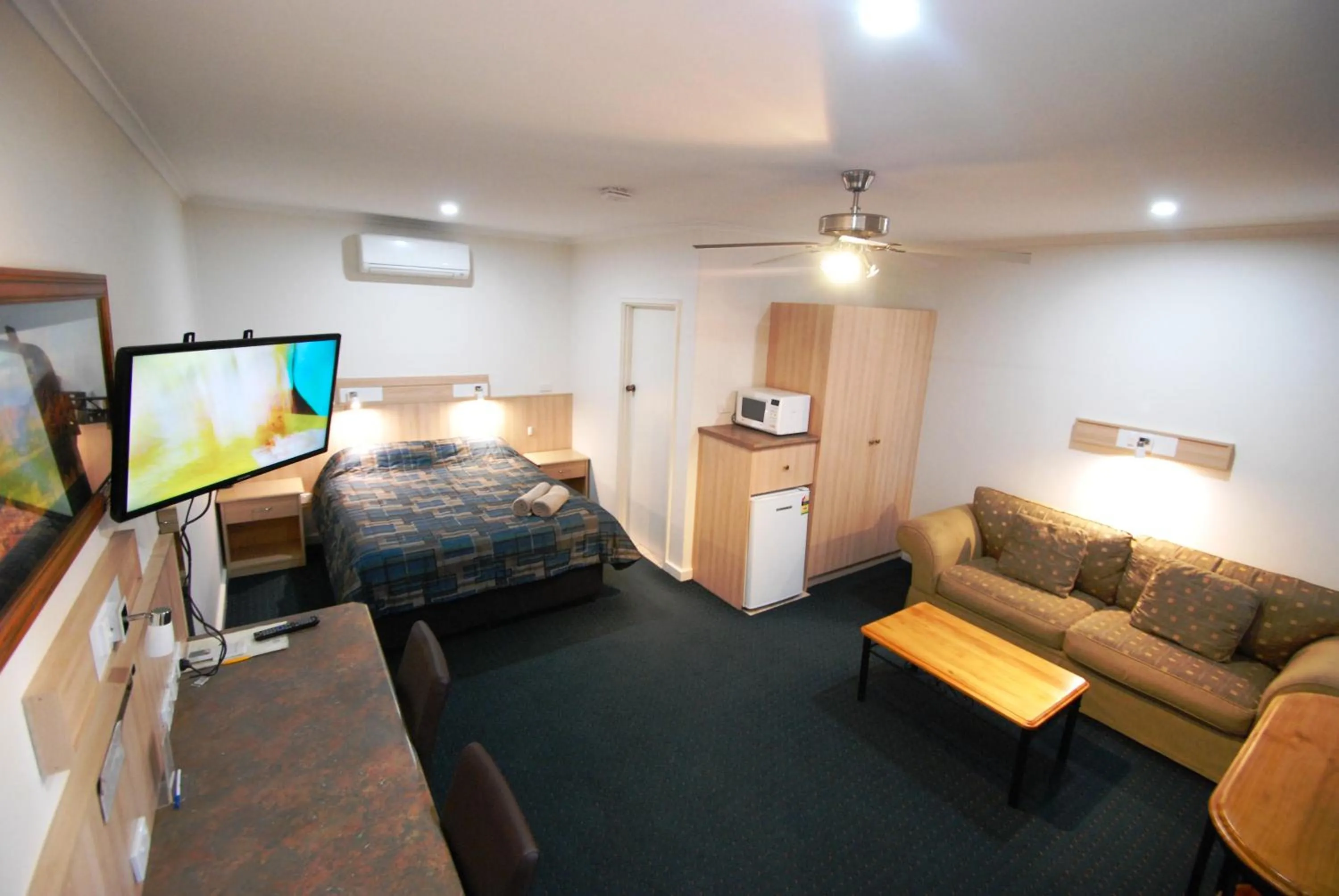 Photo of the whole room, Bed in Comfort Inn & Suites Augusta Westside