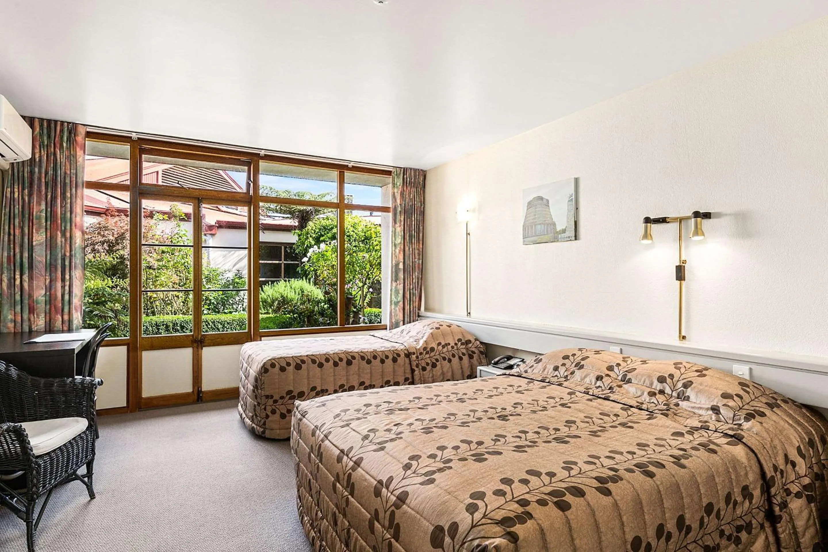 Photo of the whole room, Bed in The Angus Hotel