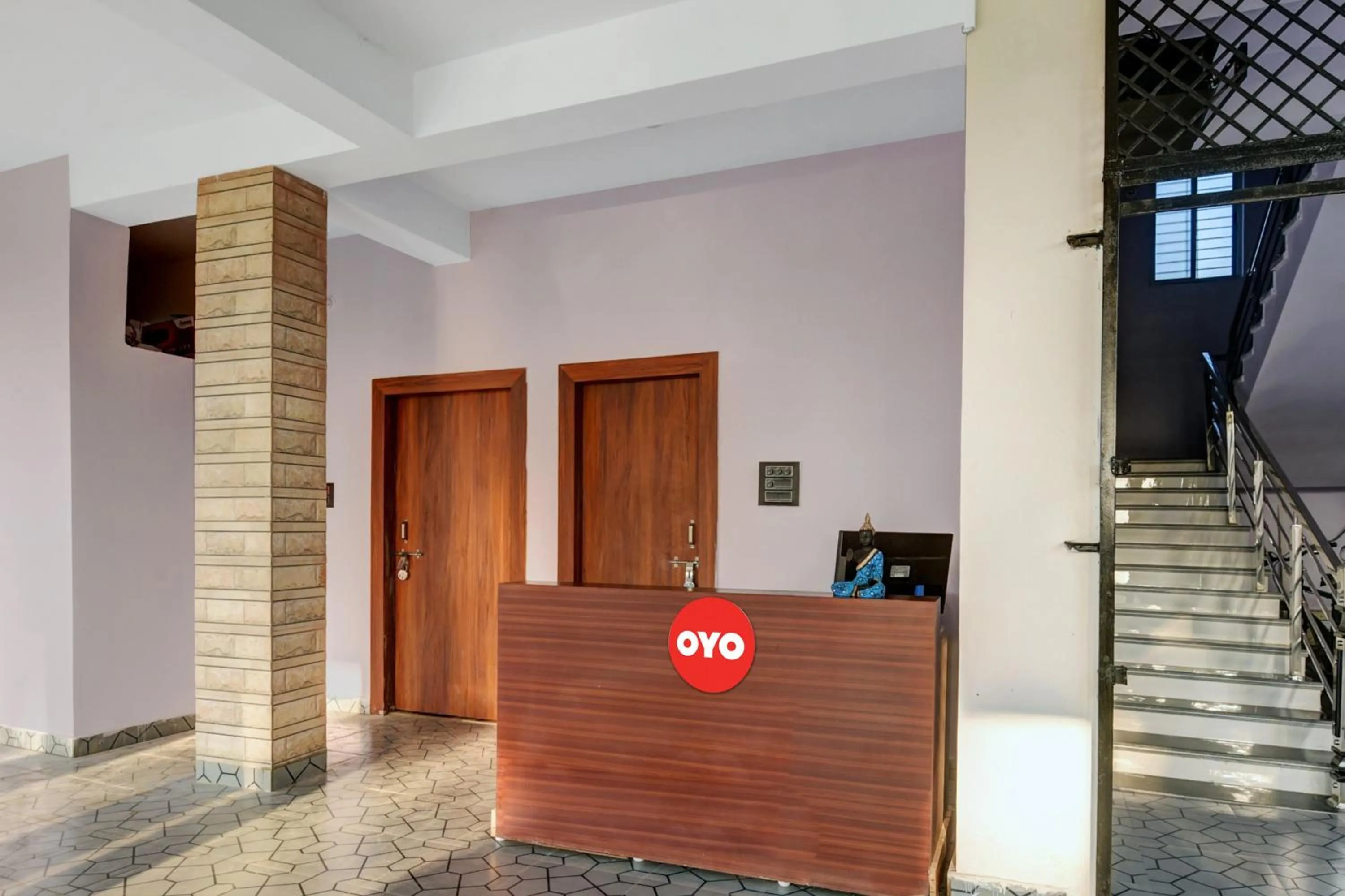 Lobby or reception in Hotel O by OYO JP Banquet