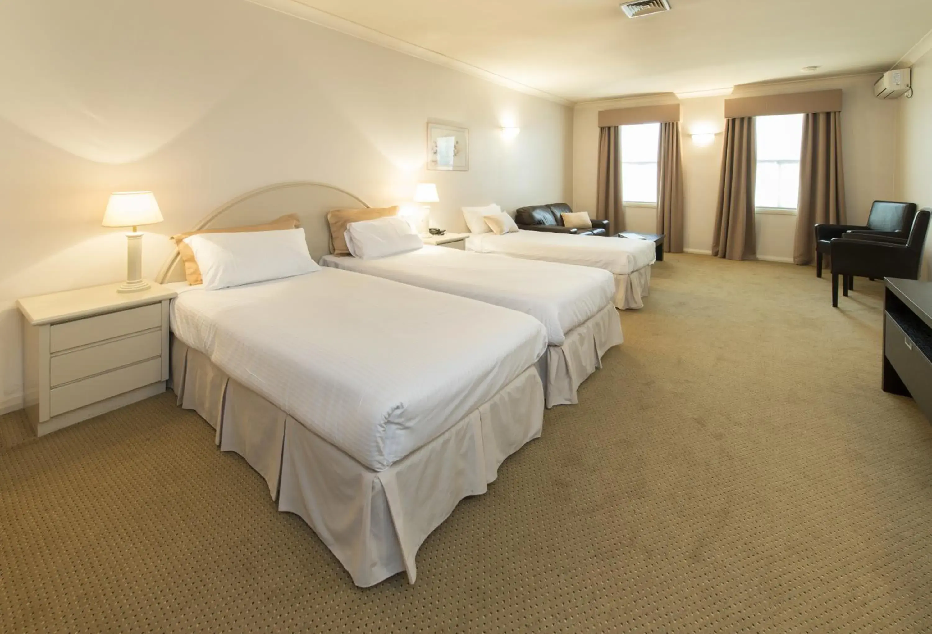 Deluxe Triple Room in Beau Monde International Deluxe Triple Room in Beau Monde International