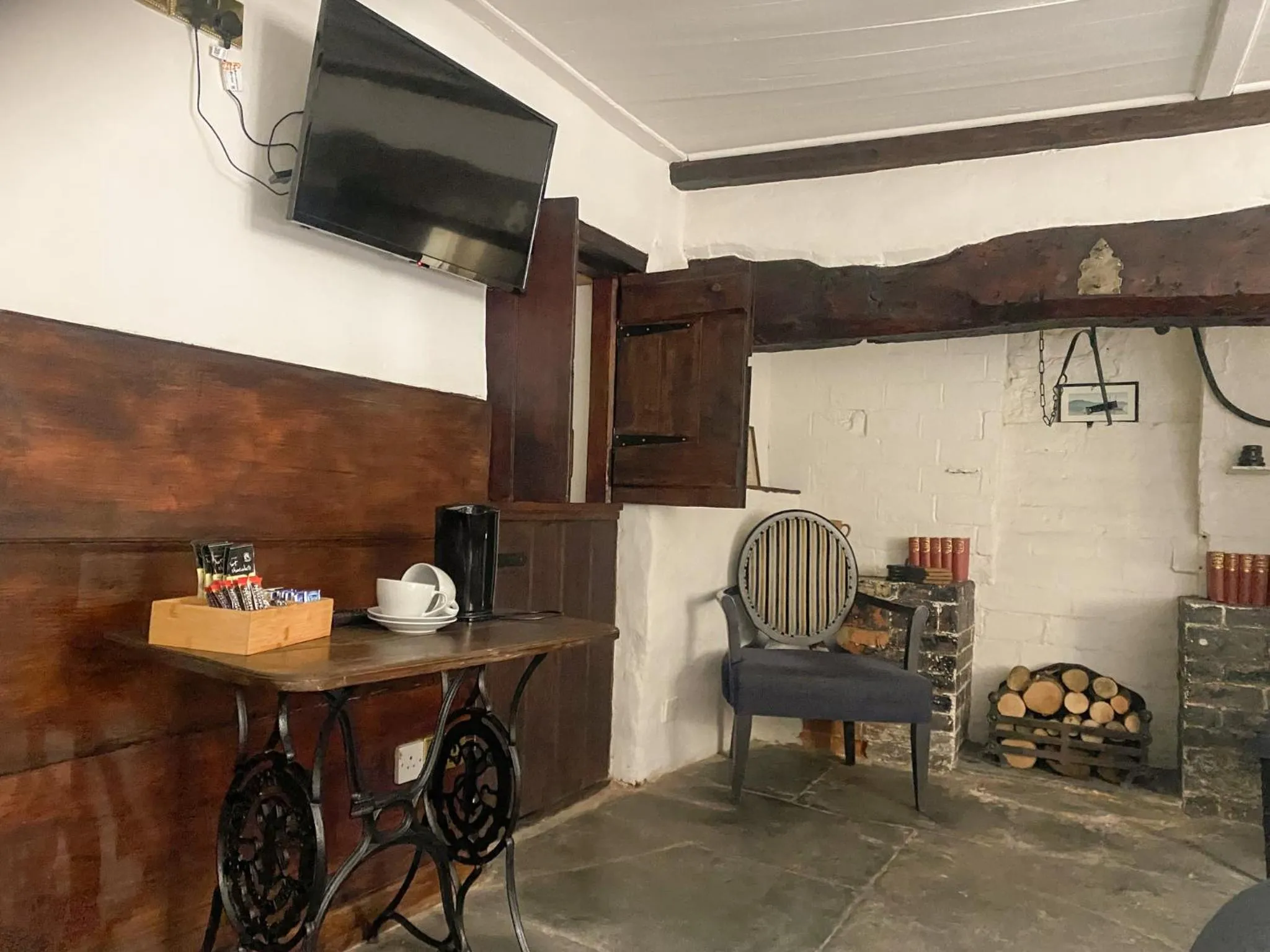 Bedroom in The New Inn