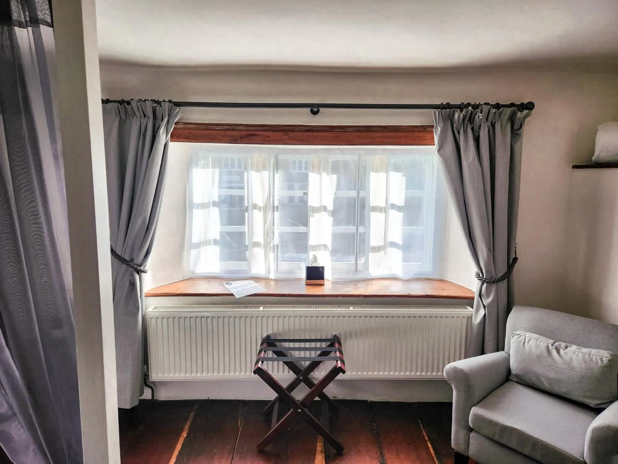 Bedroom in The New Inn