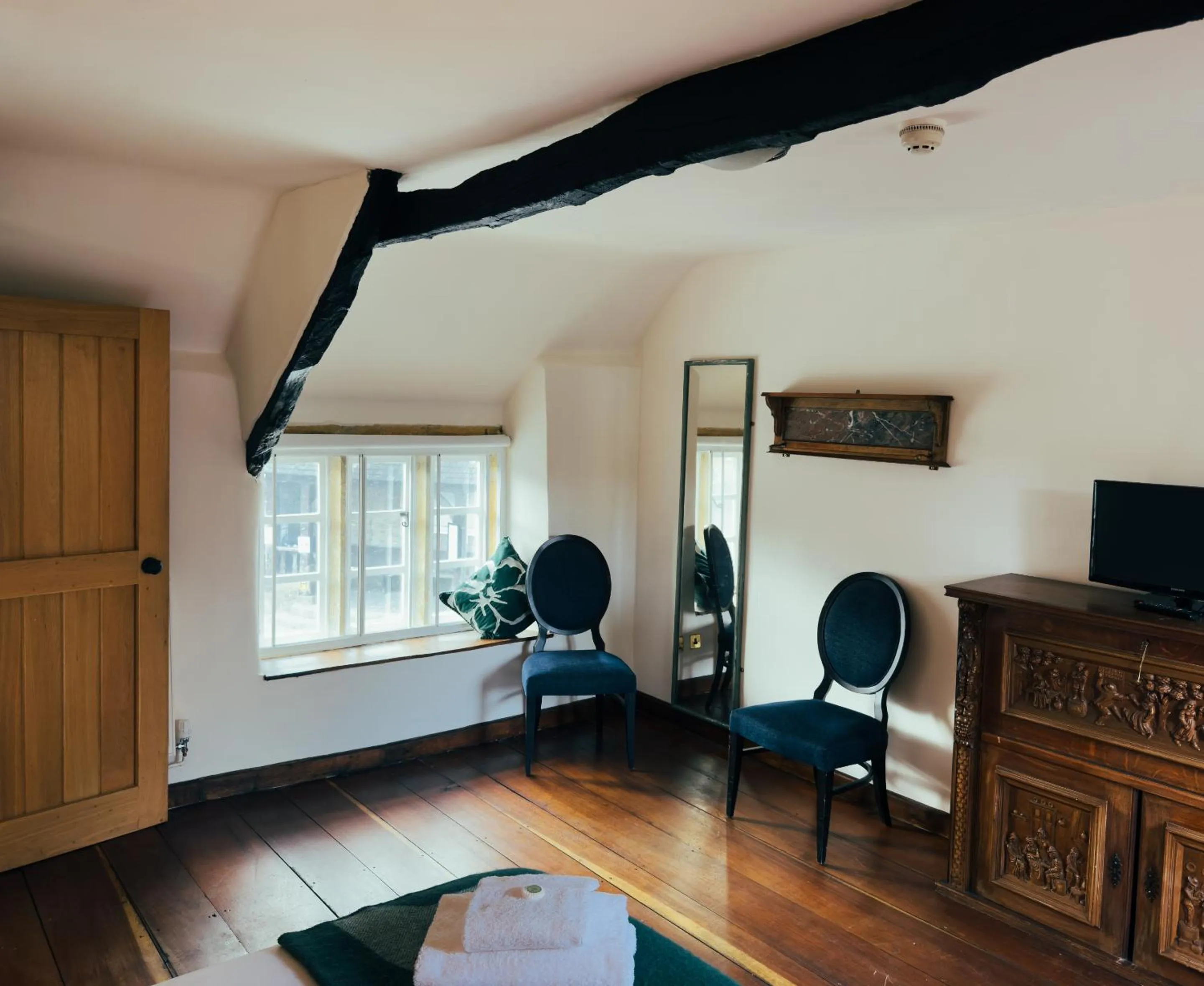 Bedroom in The New Inn