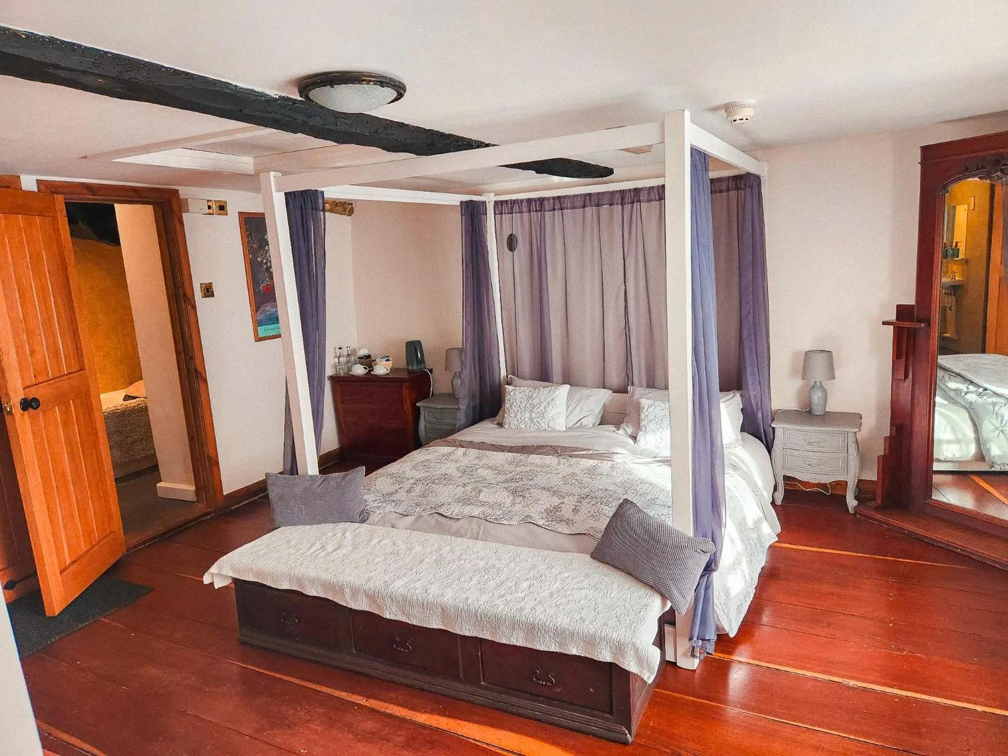 Bedroom, Bed in The New Inn