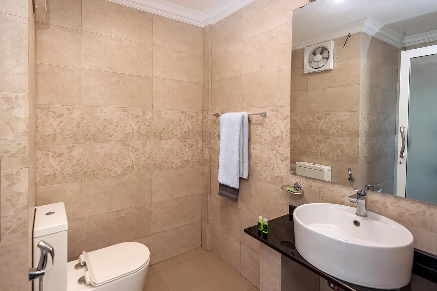 Toilet in Beverly Beach Negombo