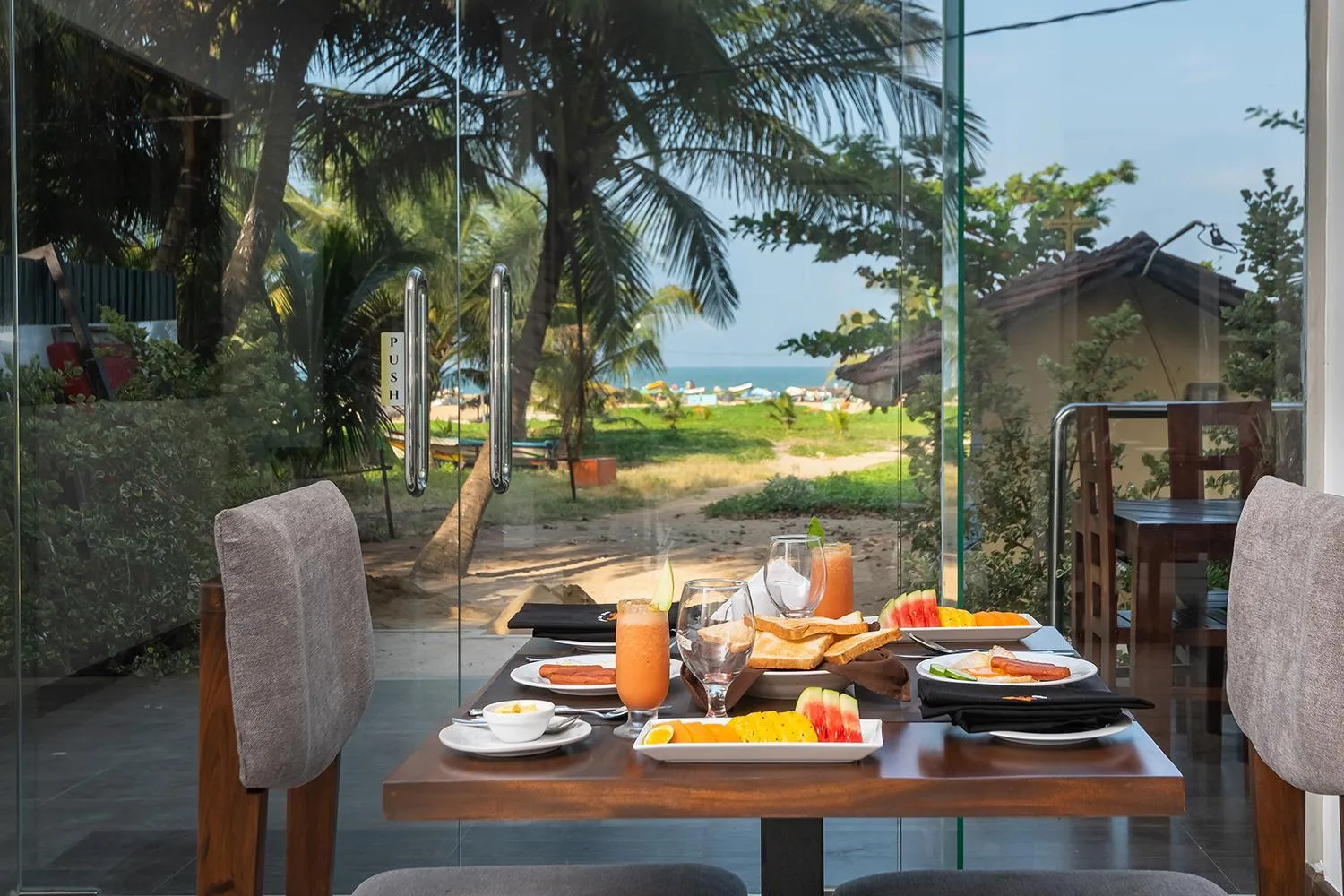 Restaurant/places to eat in Beverly Beach Negombo