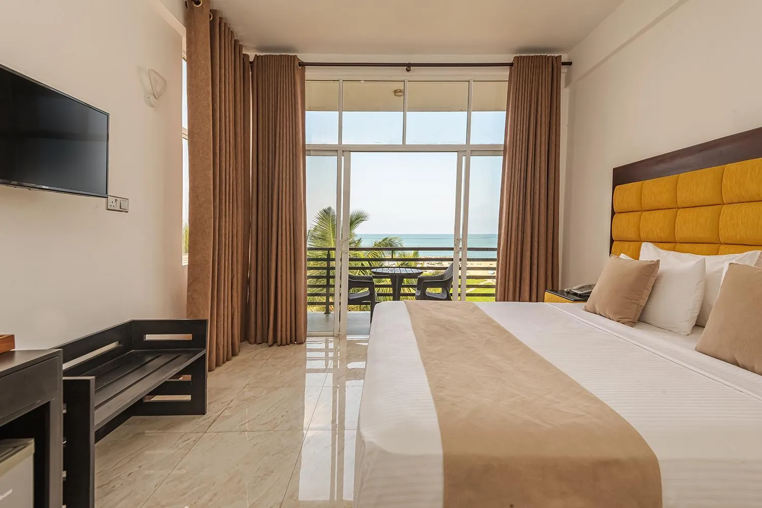 Photo of the whole room in Beverly Beach Negombo