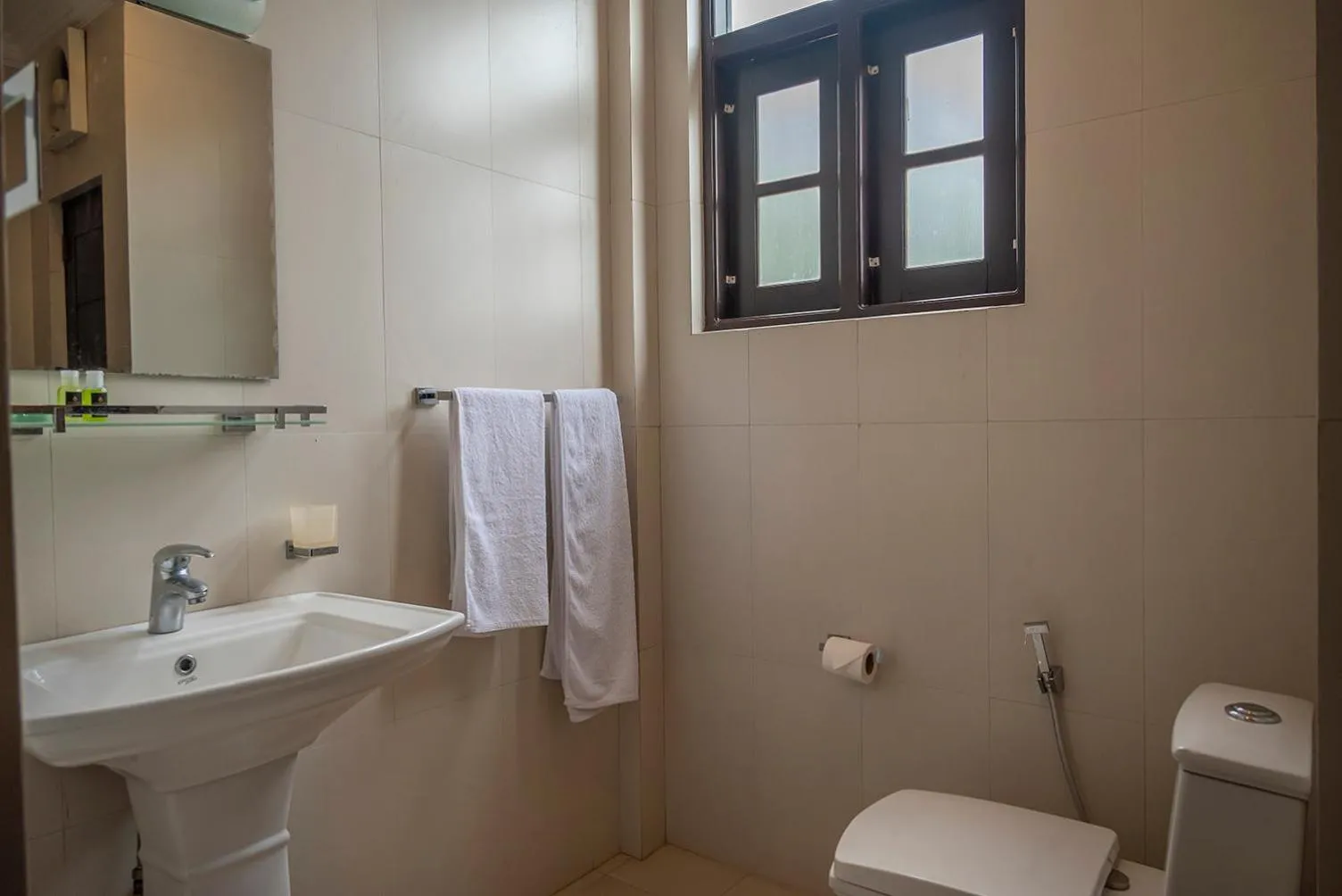 Shower in Beverly Beach Negombo