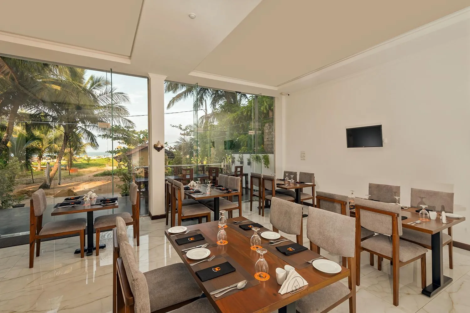 Restaurant/places to eat in Beverly Beach Negombo