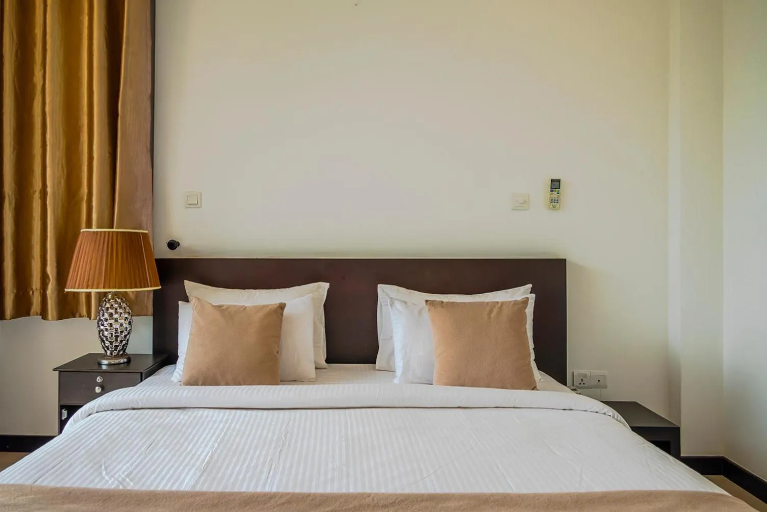 Bed in Beverly Beach Negombo