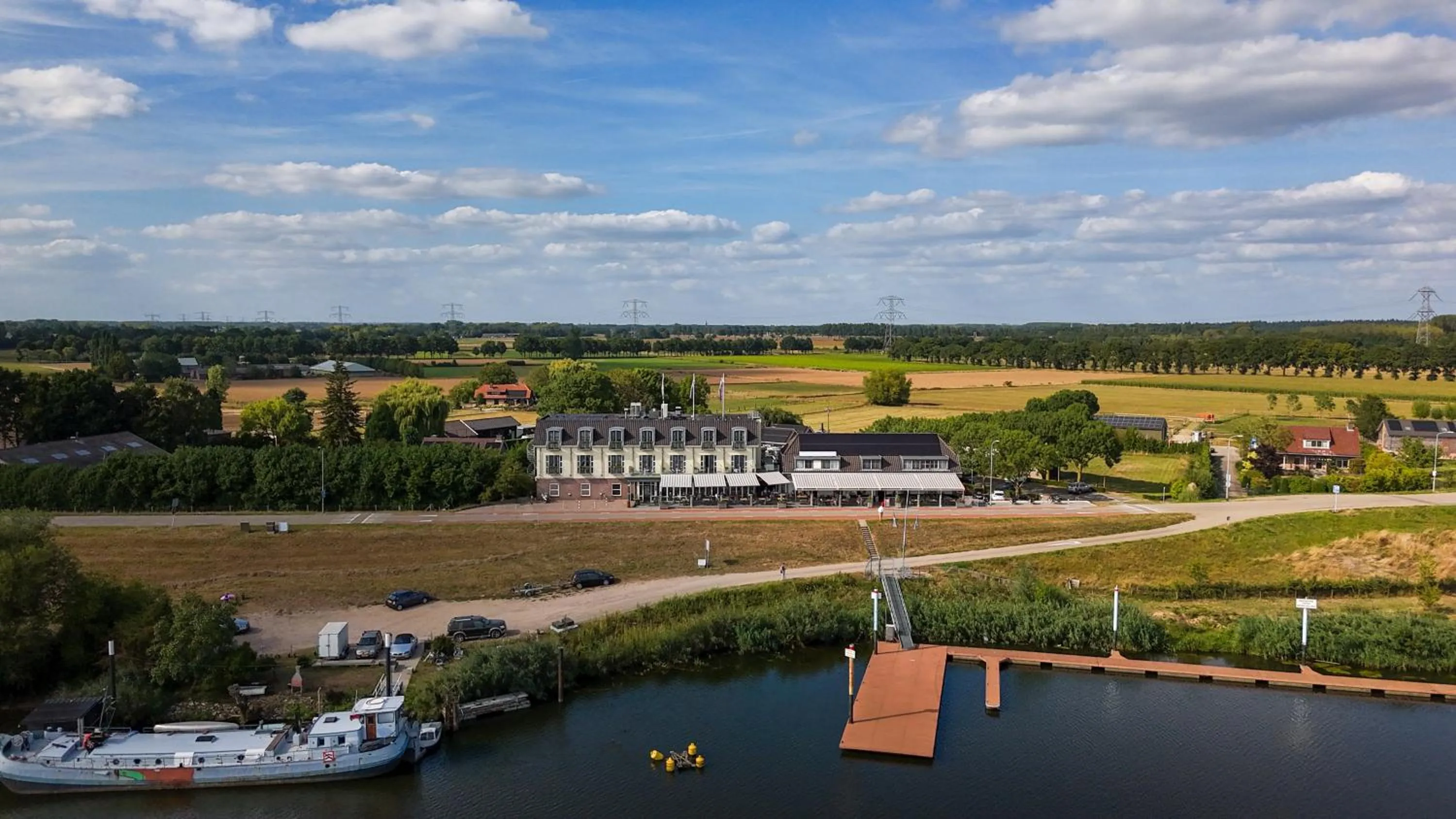 Property building in Hotel Hoogeerd by Flow Niftrik - Nijmegen