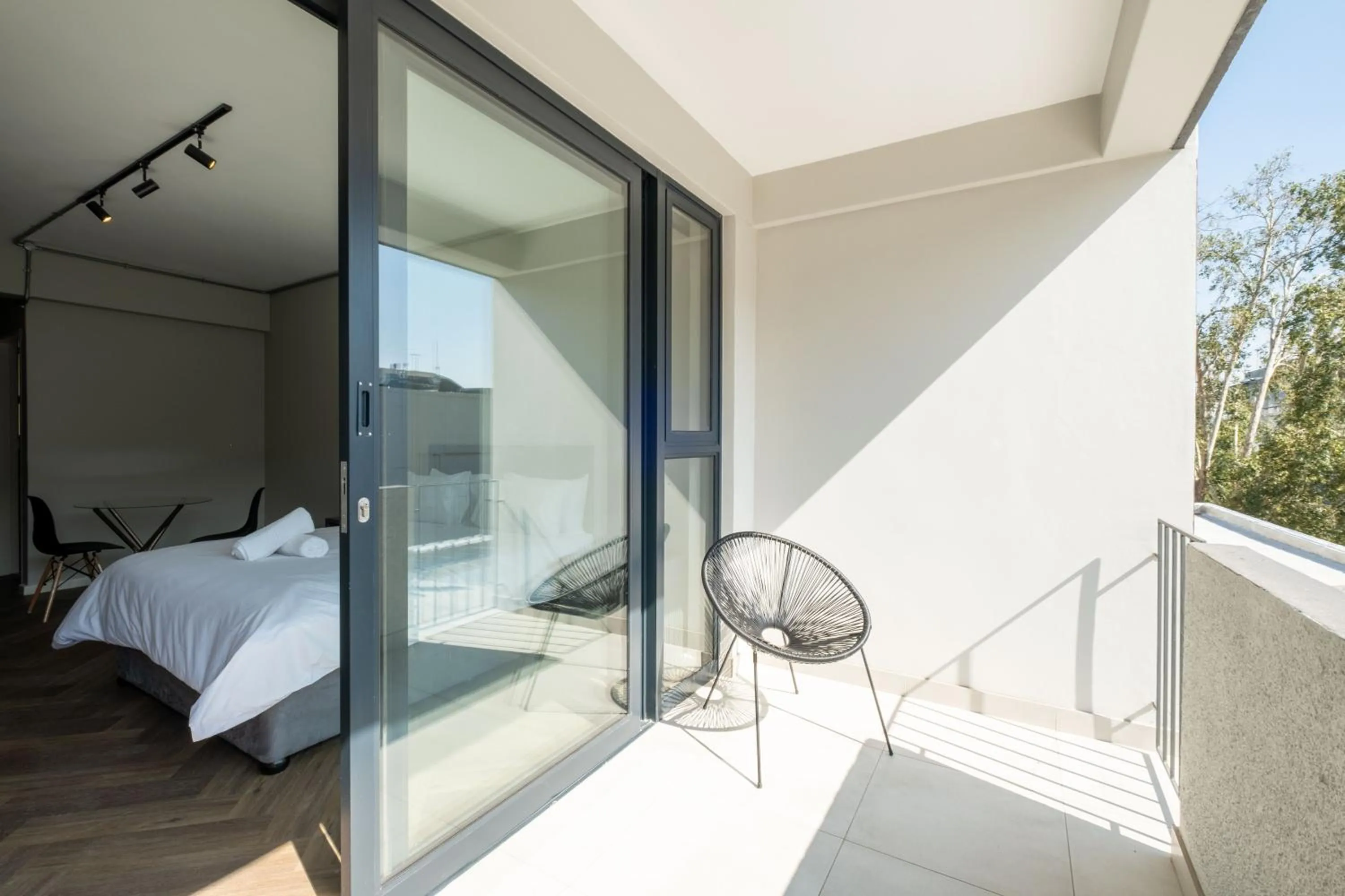 Patio, Bed in Inn & Out Plus Rosebank