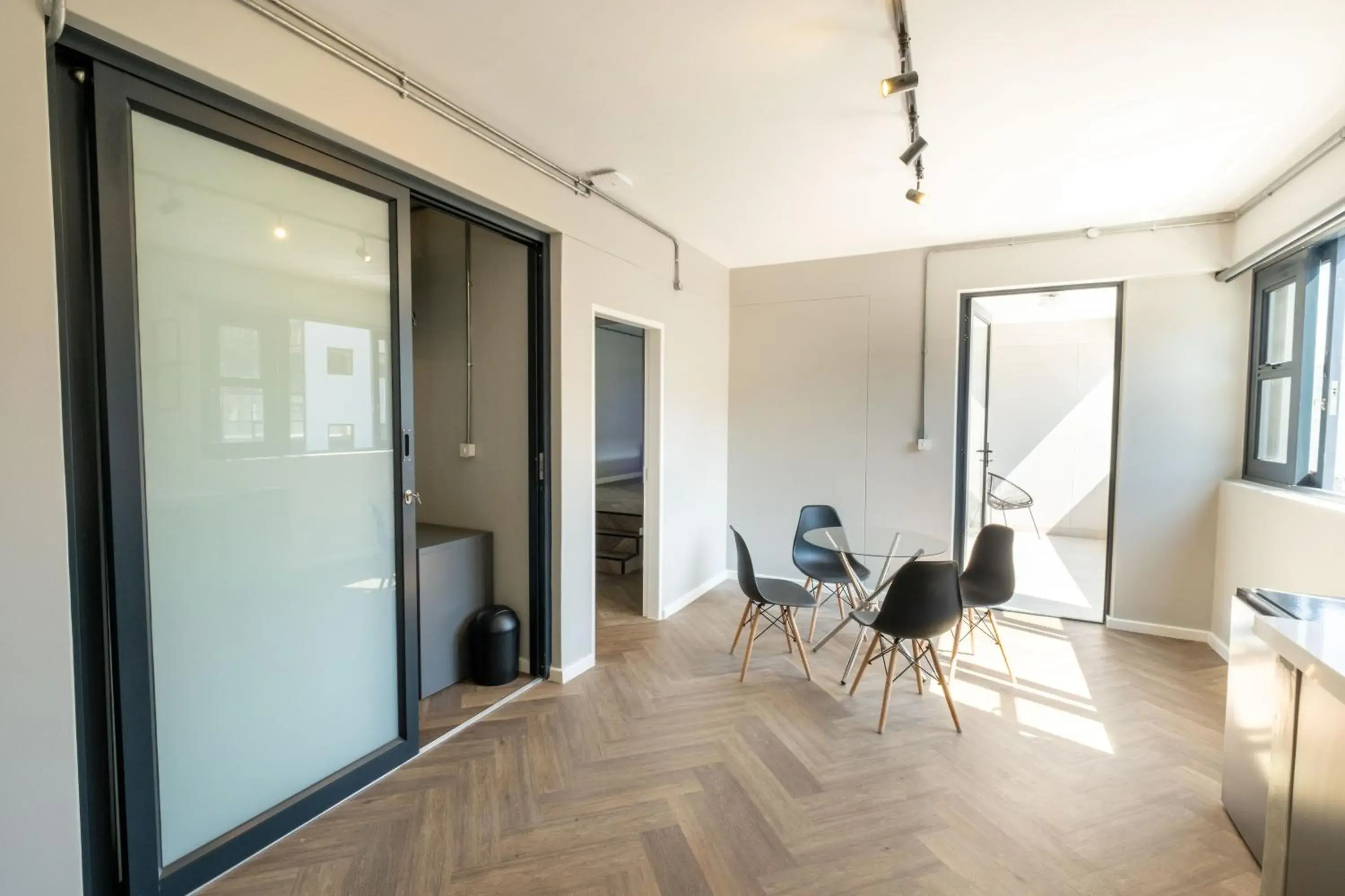 Inn & Out Plus Rosebank Inn & Out Plus Rosebank