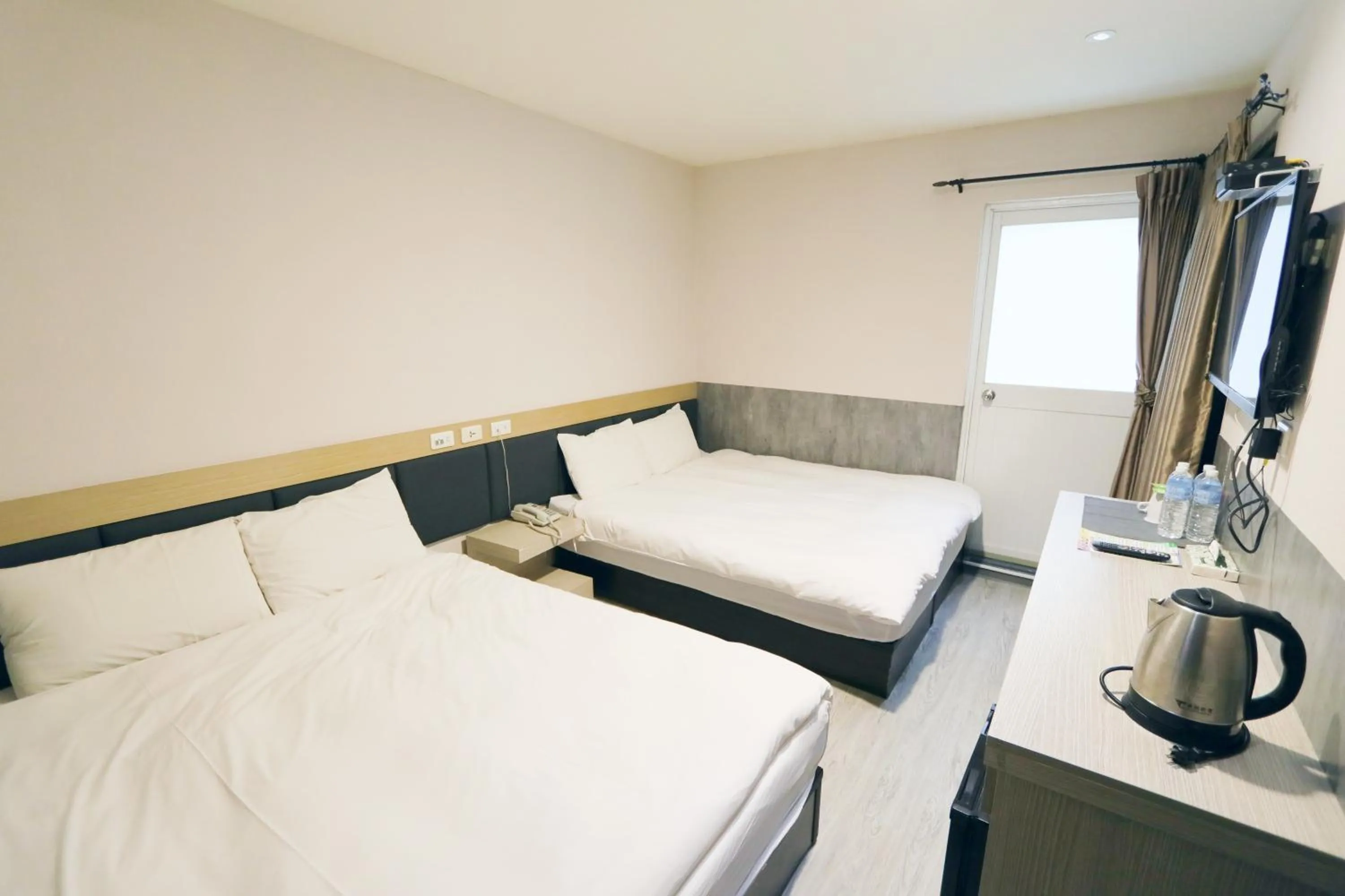 Bed in Chao She Hotel