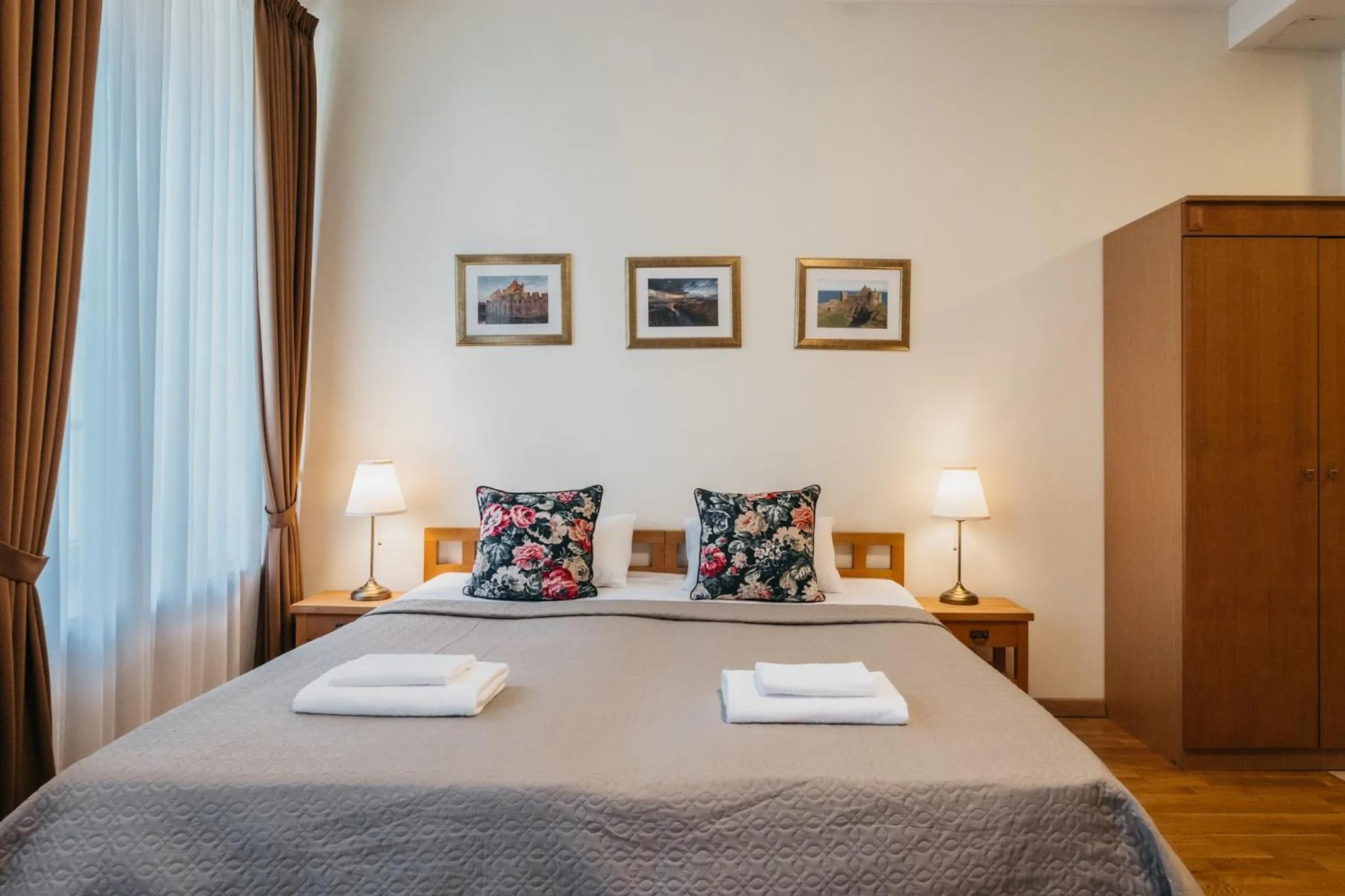 Bed in CATHEDRAL Old Town Suites