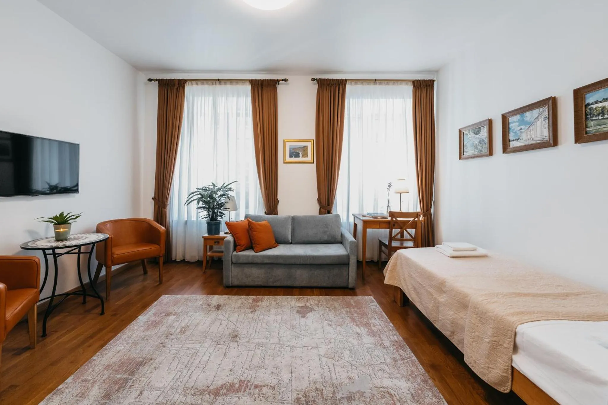 Bedroom, Bed in CATHEDRAL Old Town Suites