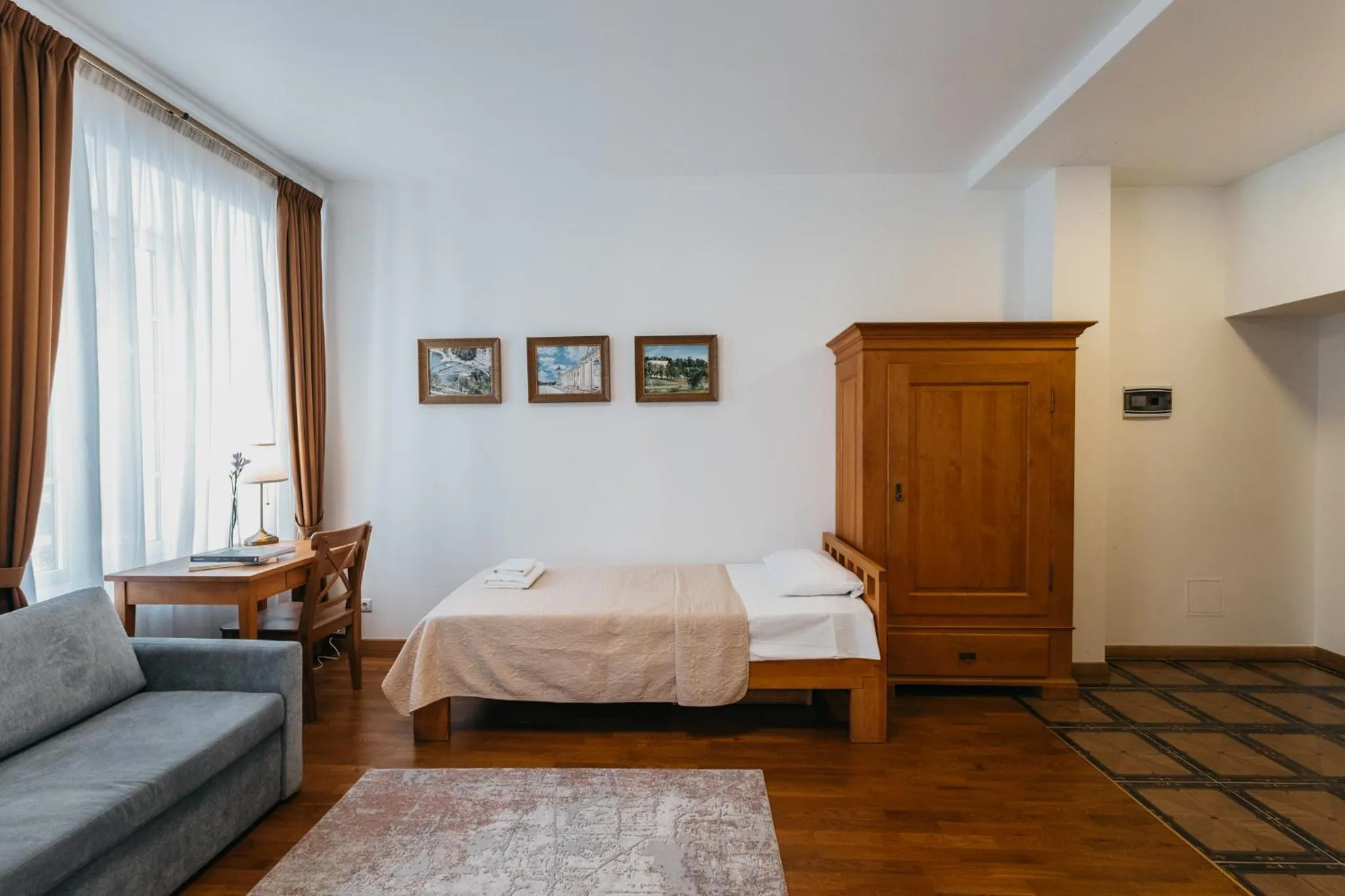 Bedroom, Bed in CATHEDRAL Old Town Suites