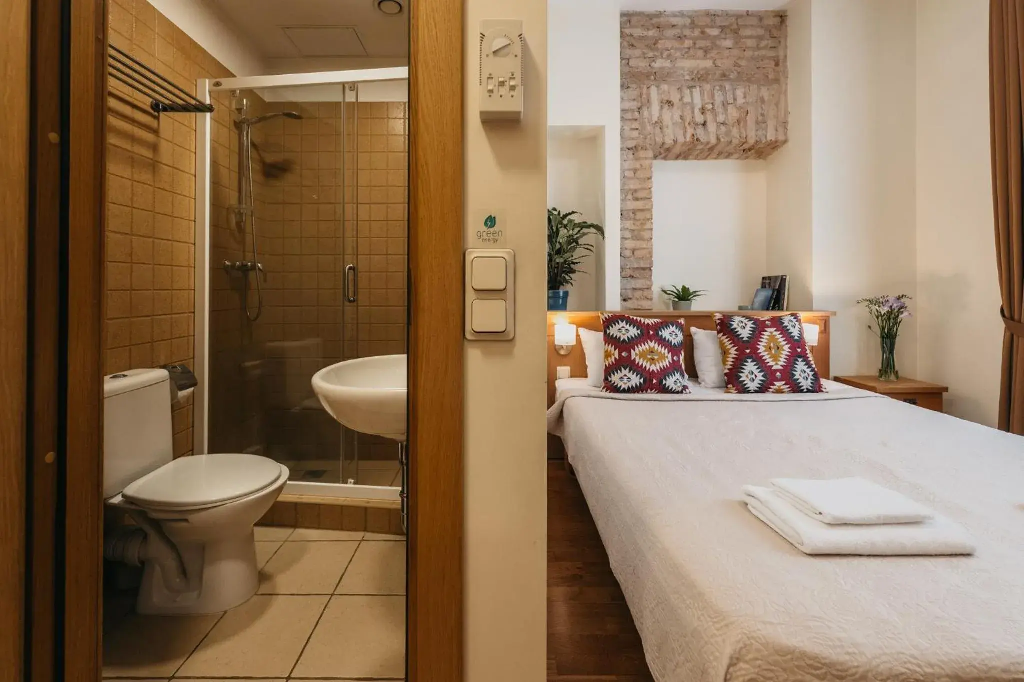 Standard Double Room in CATHEDRAL Apartments Self-check in Standard Double Room in CATHEDRAL Apartments Self-check in