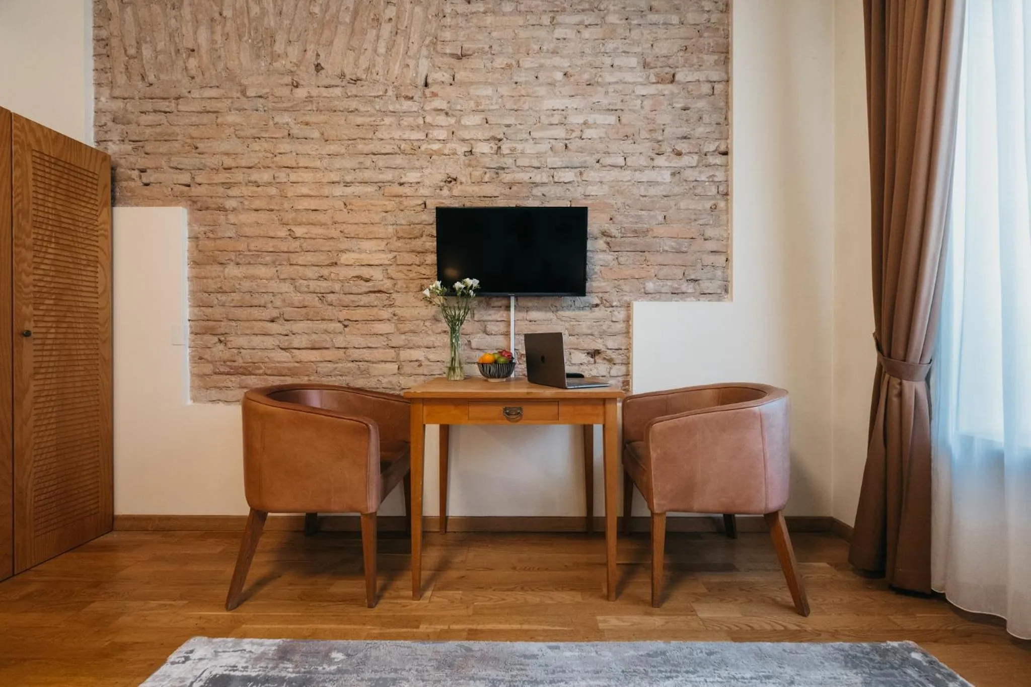 TV and multimedia in CATHEDRAL Old Town Suites