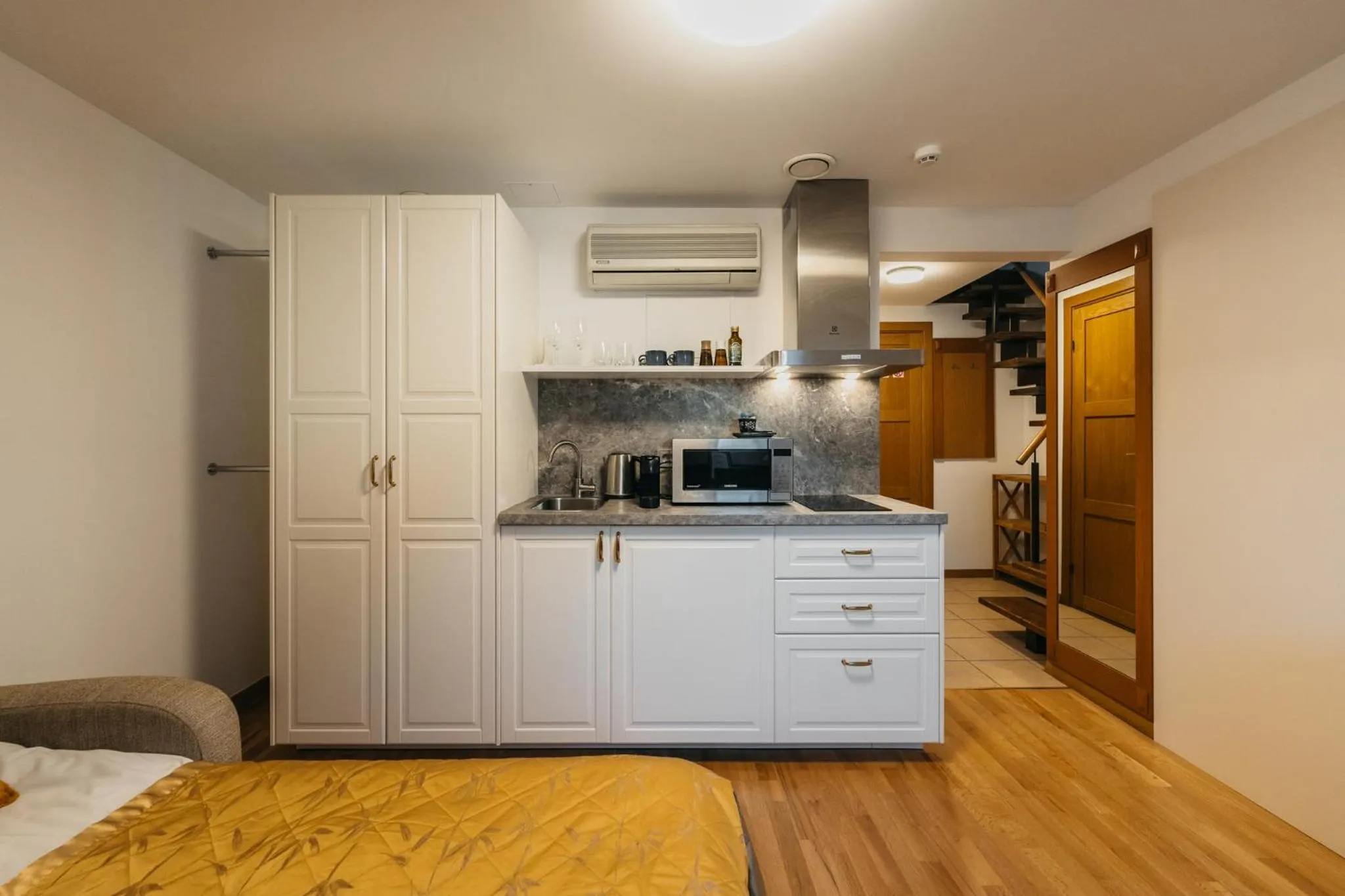 kitchen, Bed in CATHEDRAL Old Town Suites