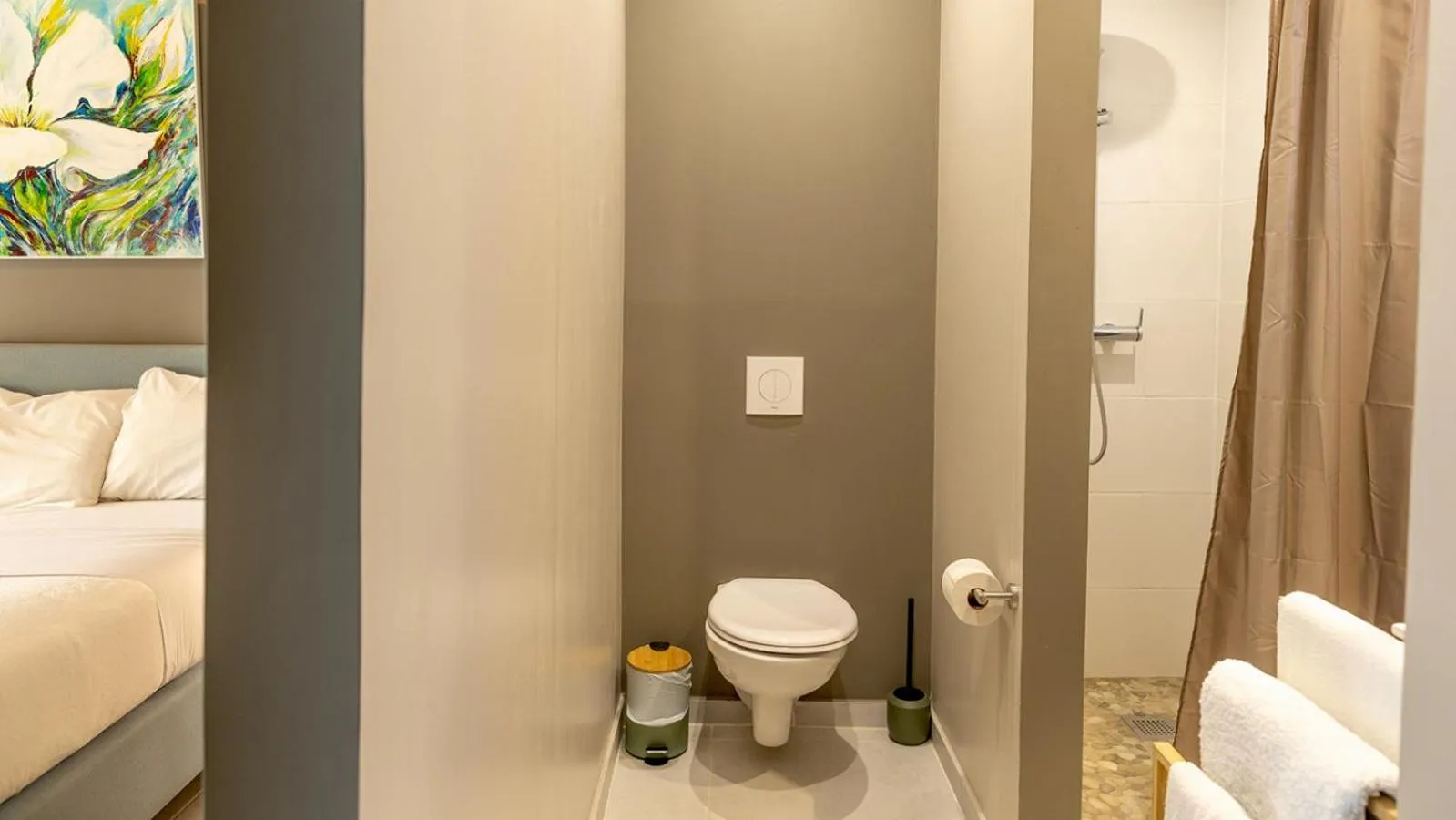 Bathroom in Talk of the Town Inn & Suites - St Eustatius