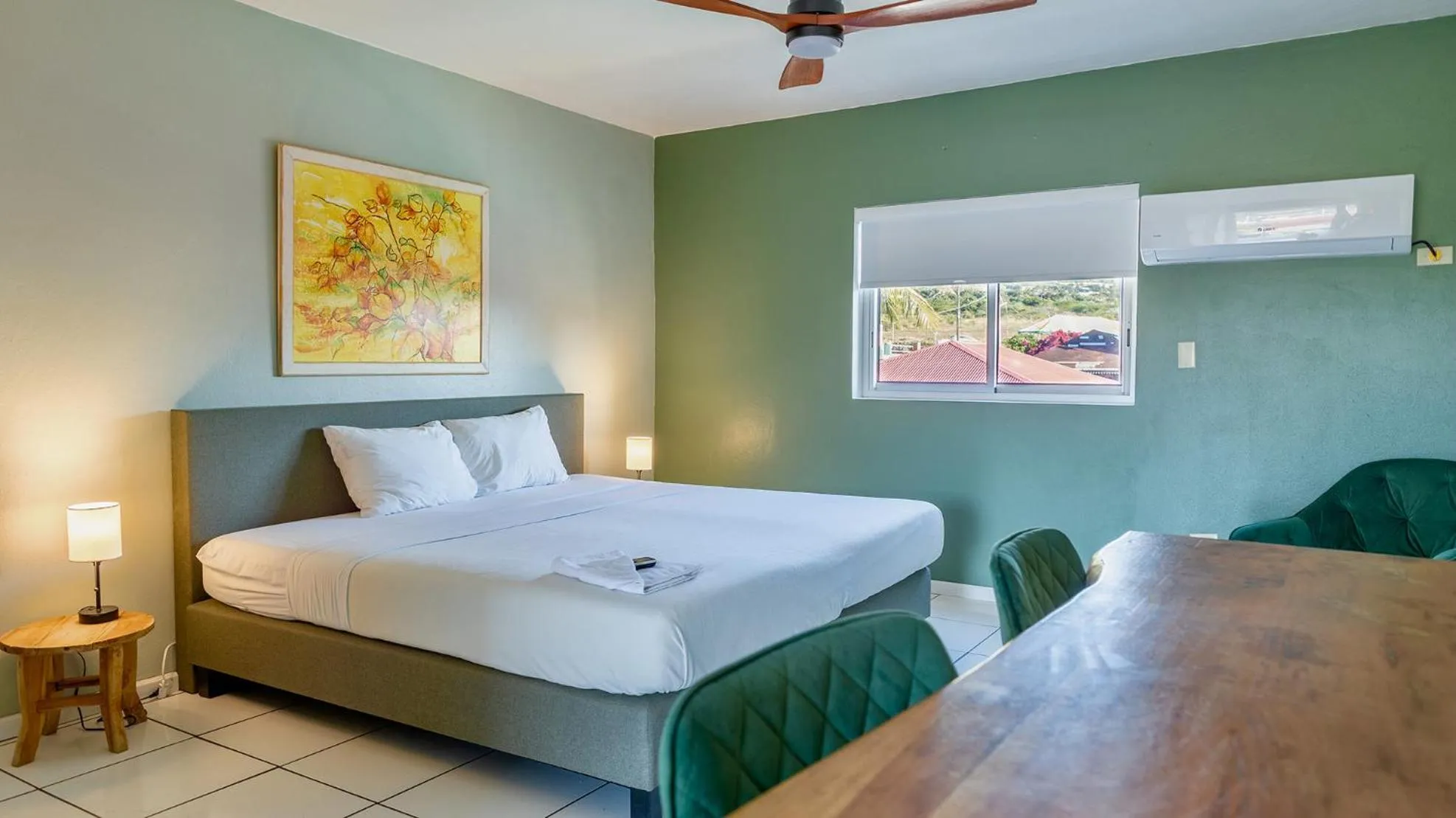 Bedroom, Bed in Talk of the Town Inn & Suites - St Eustatius