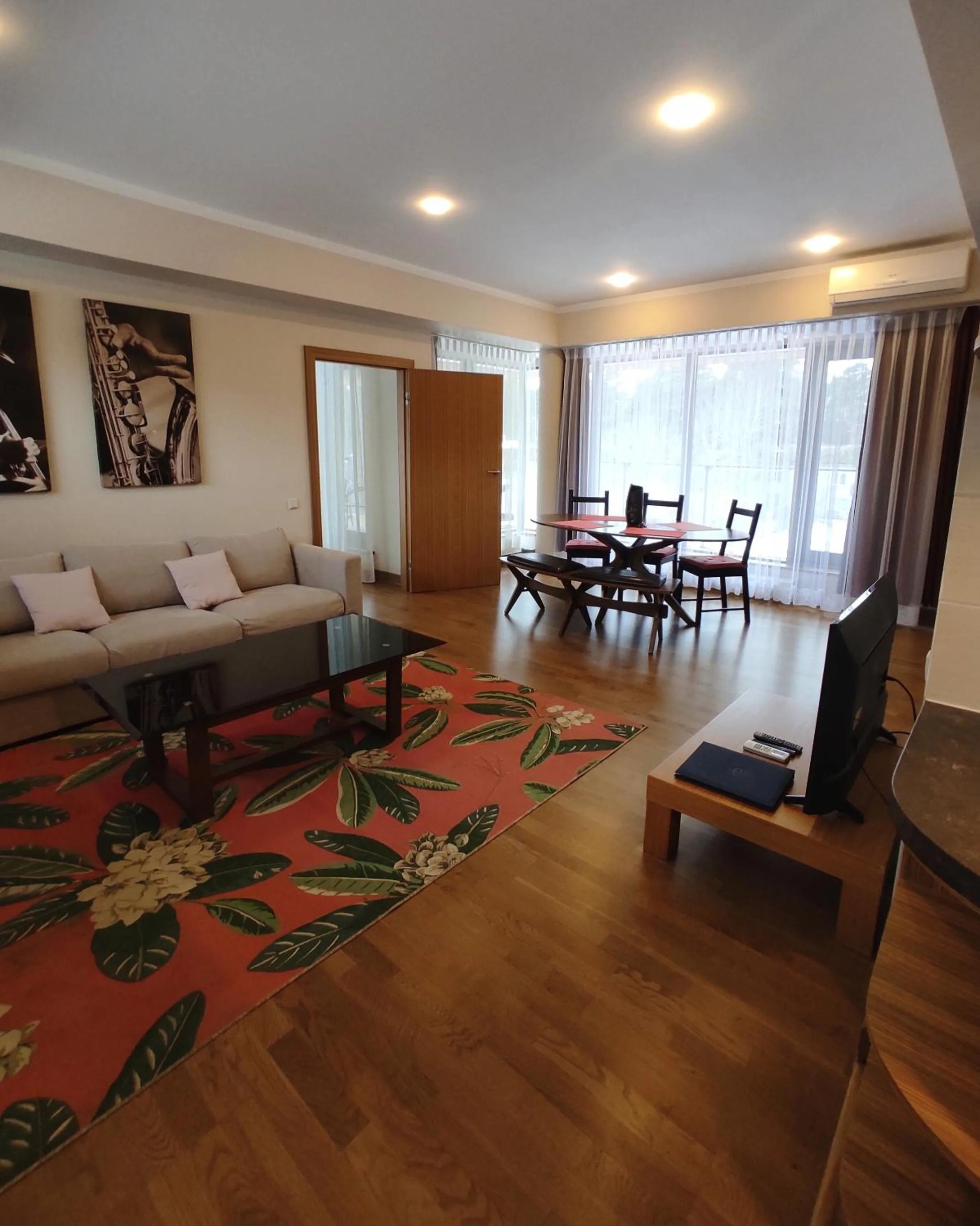 TV and multimedia in Saules Club Apart Hotel