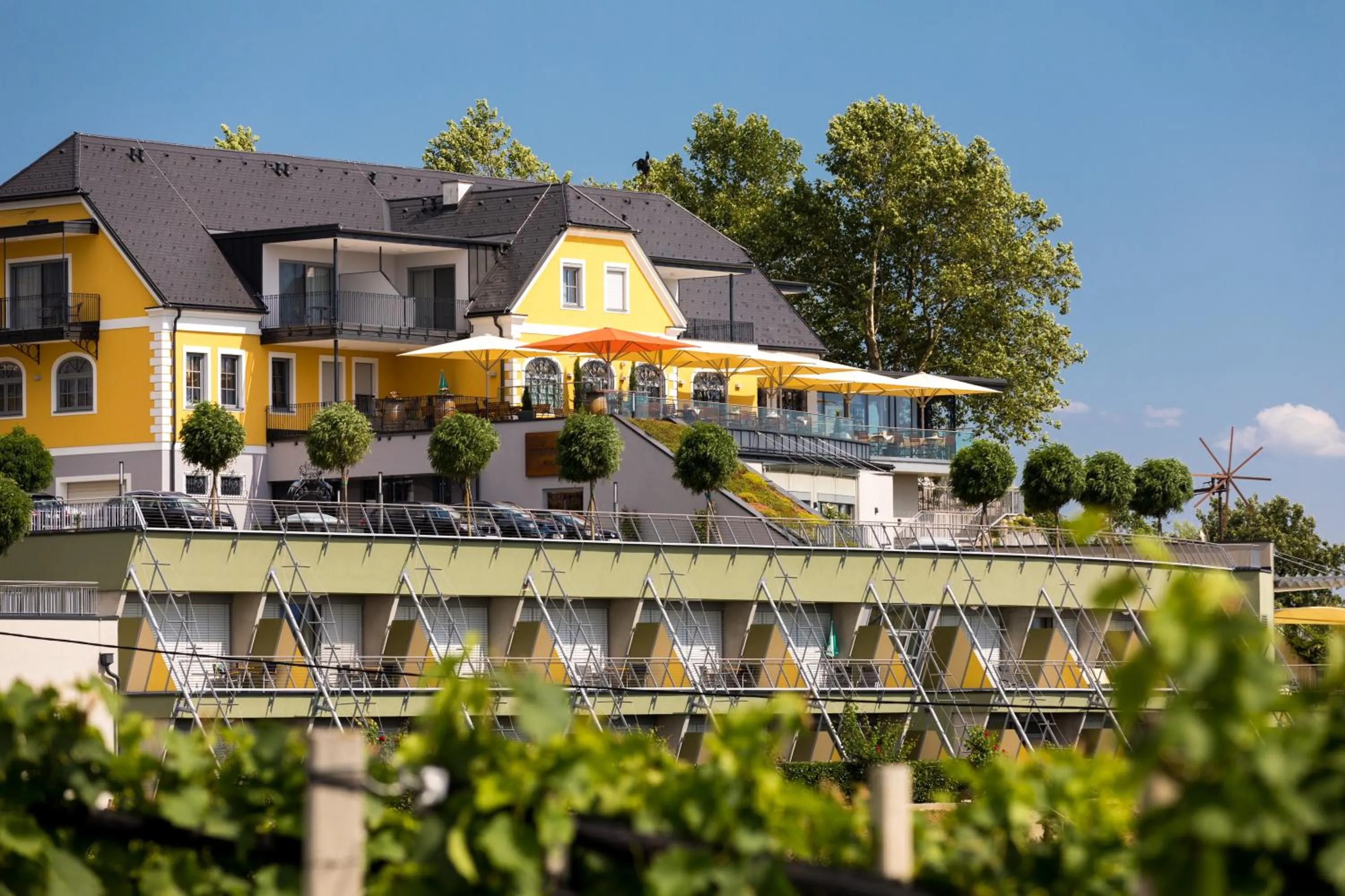 Property building in Weinrefugium Brolli