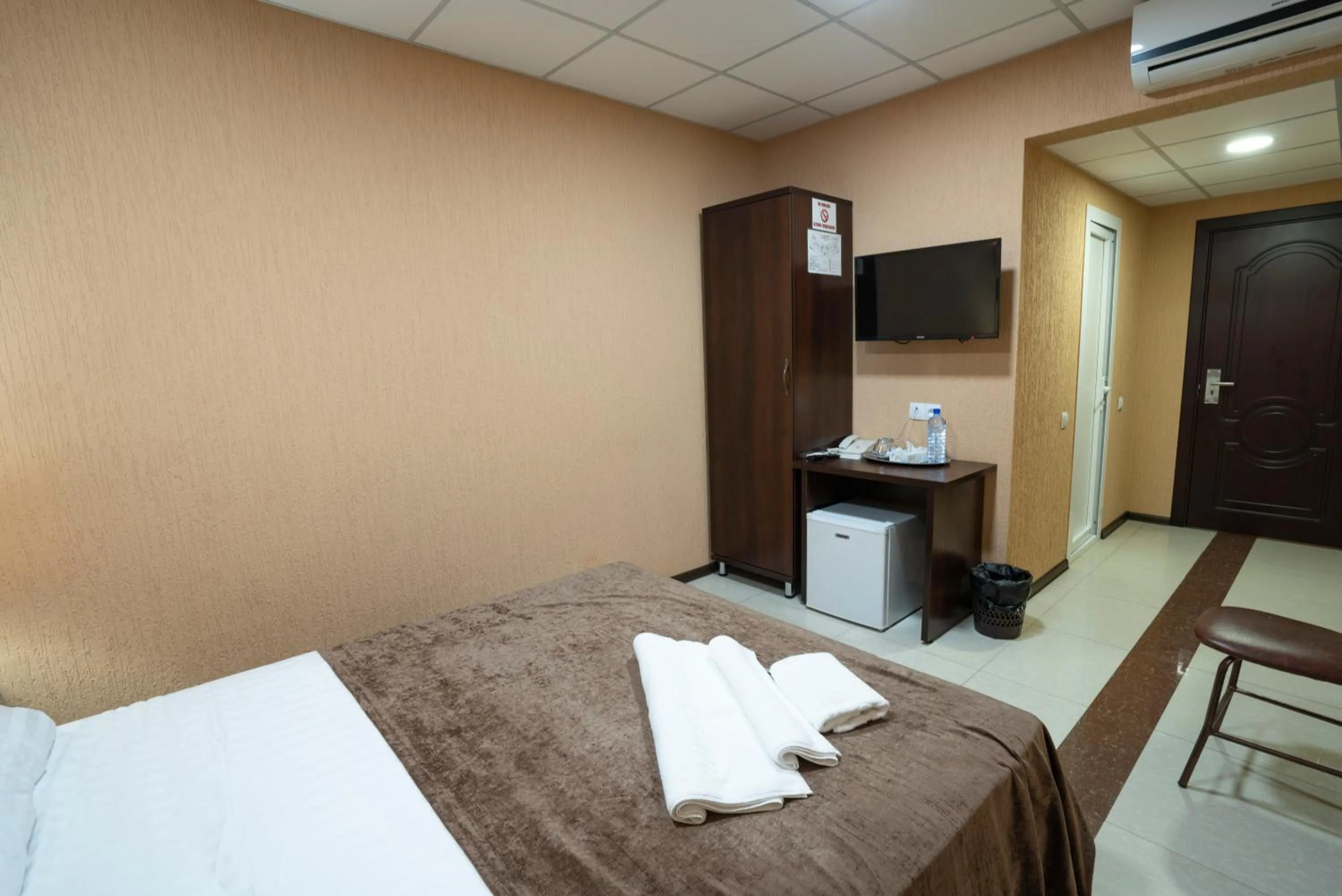 Photo of the whole room, Bed in Rohat Hotel Chilonzor