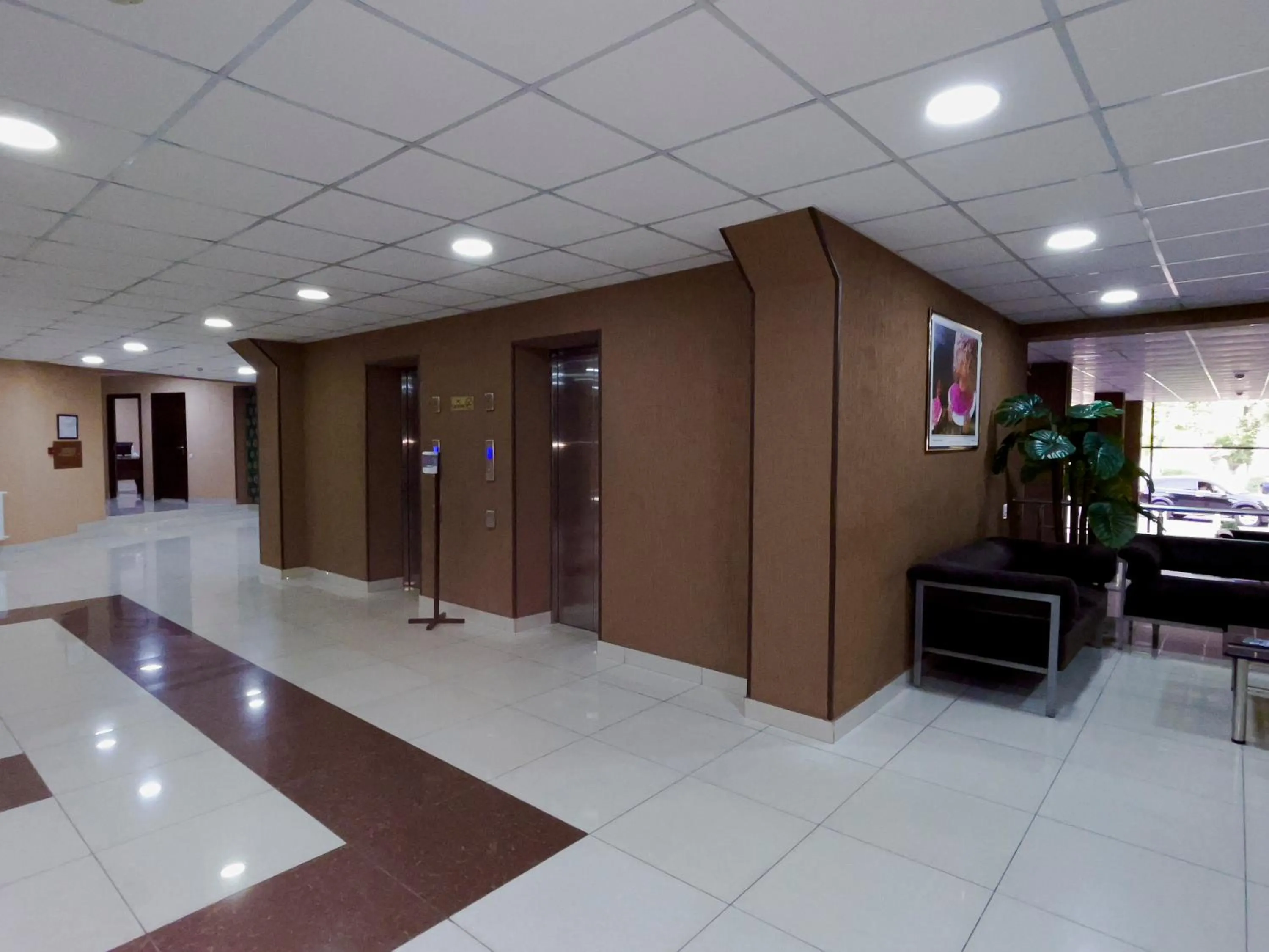 Communal lounge/ TV room in Rohat Hotel Chilonzor