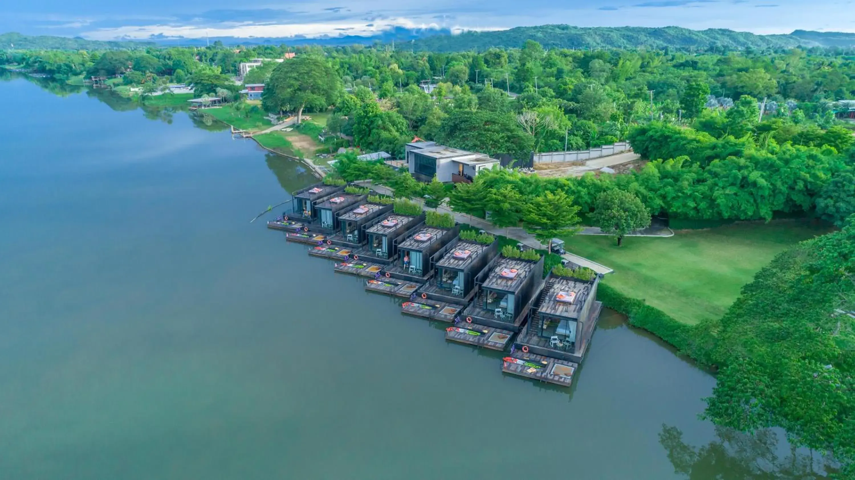 X Float Luxe Cabin in Cross River Kwai X Float Luxe Cabin in Cross River Kwai