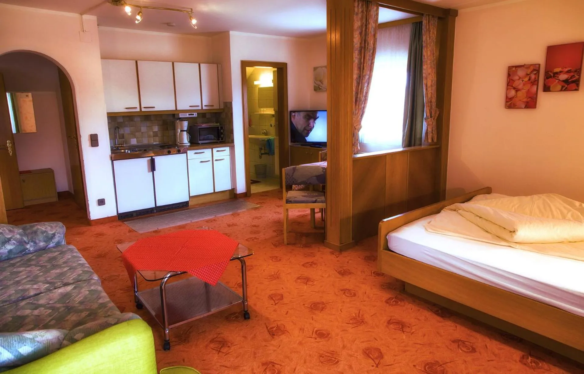 Kitchen or kitchenette in Gästehaus Götz